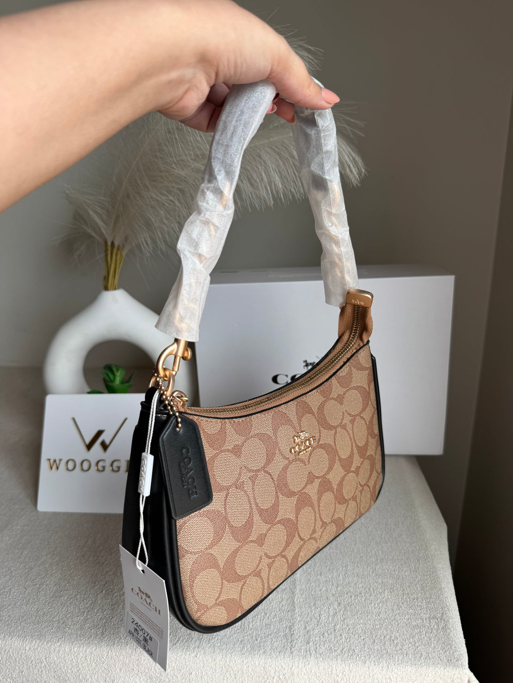 COACH TERI PREMIUM (Apricot Black) - BOX PACKING