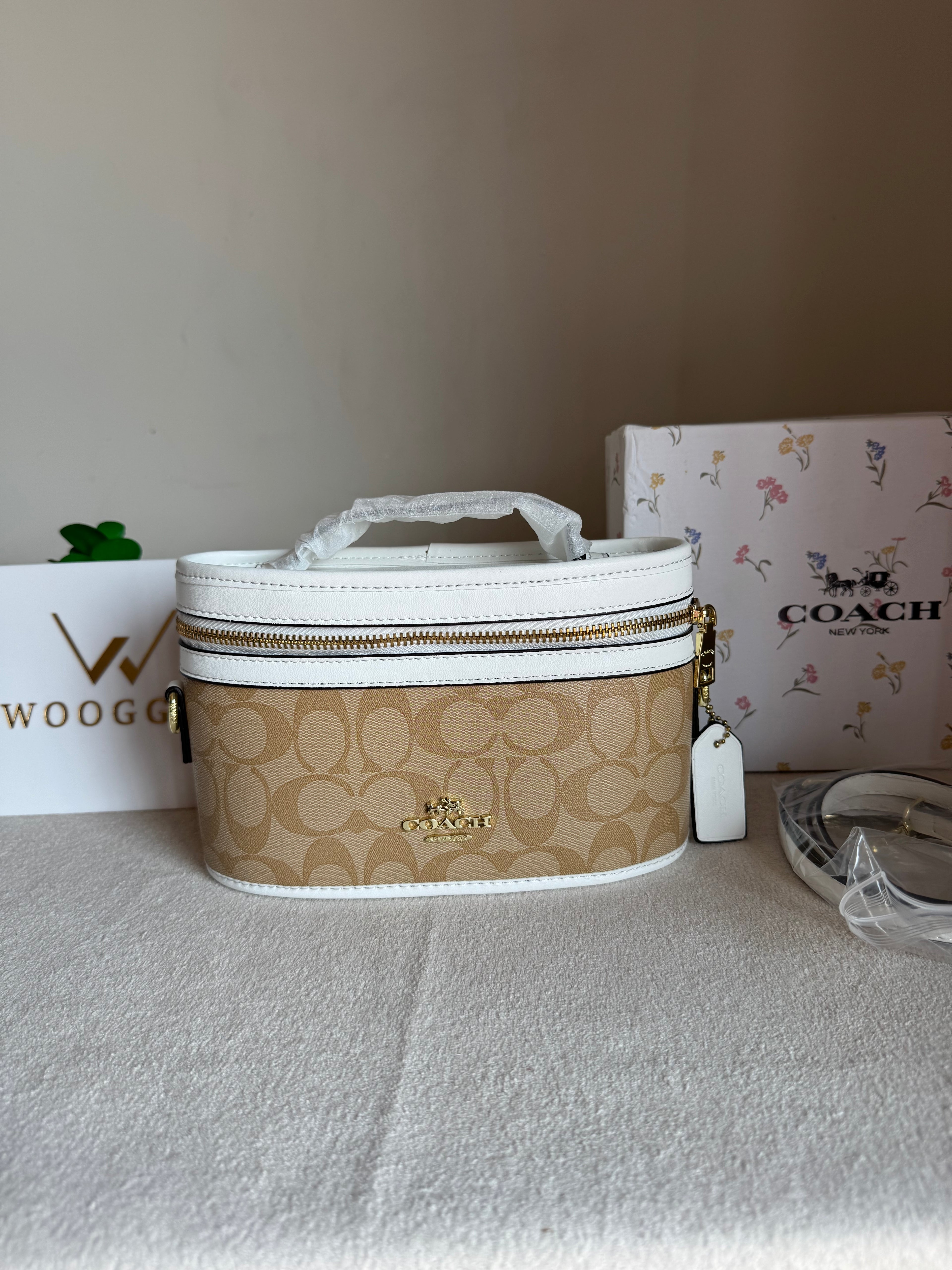 COACH Premium Bucket Bag (Apricot White) with Long Strap - BOX PACKING (Copy)