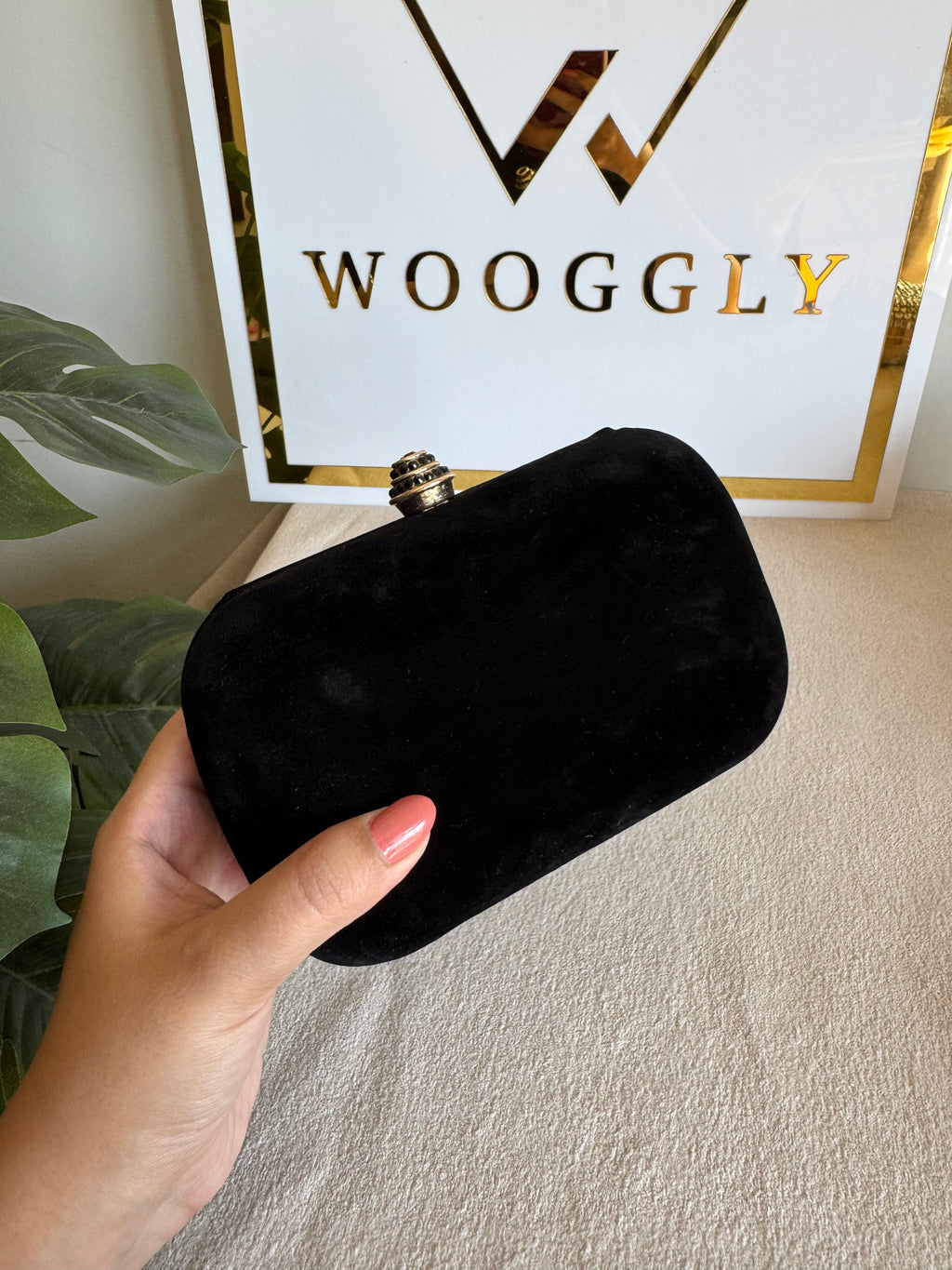 Zeenat Clutch - Black