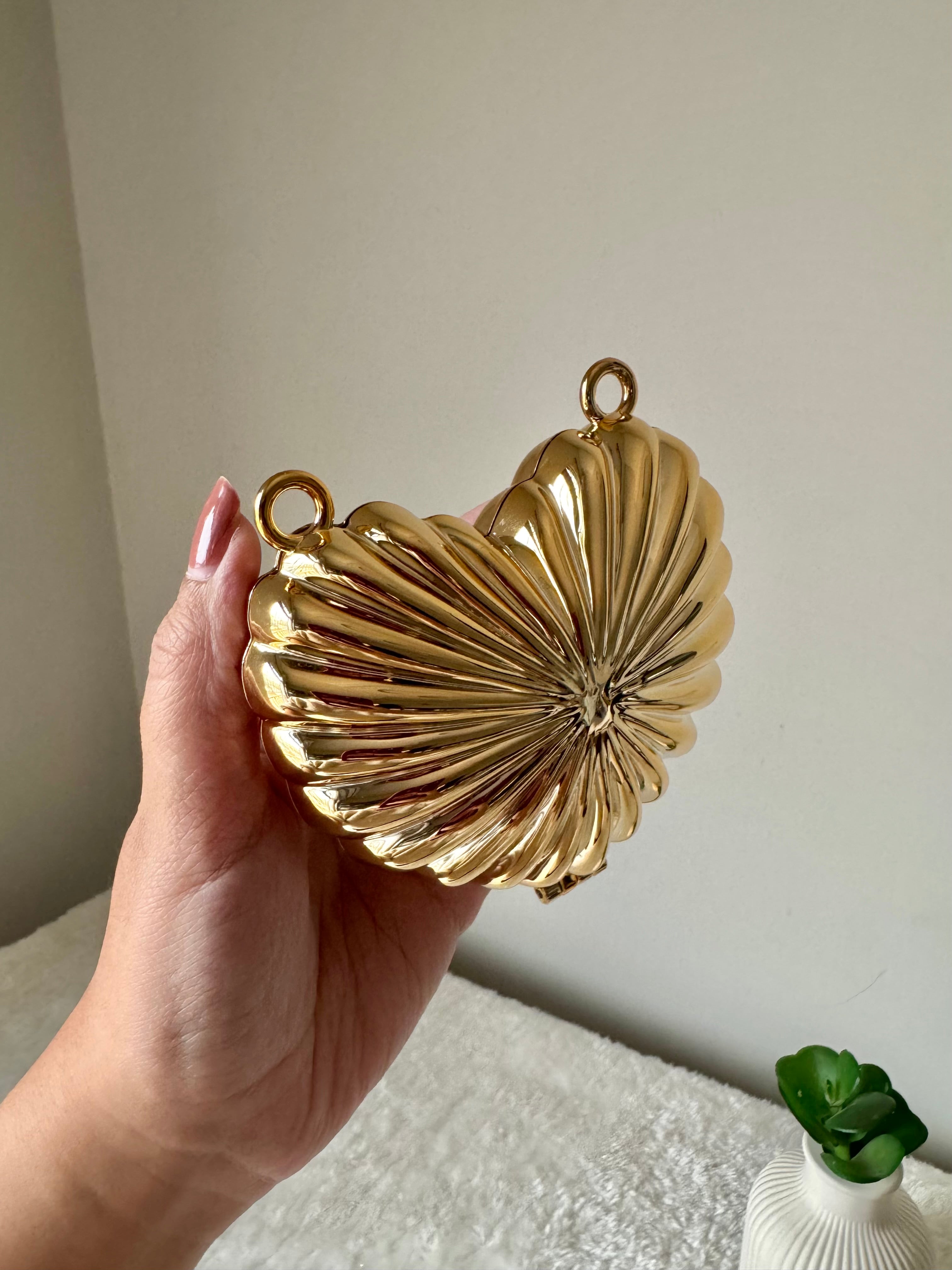 Metallic Heart Clutch - Gold with Chain