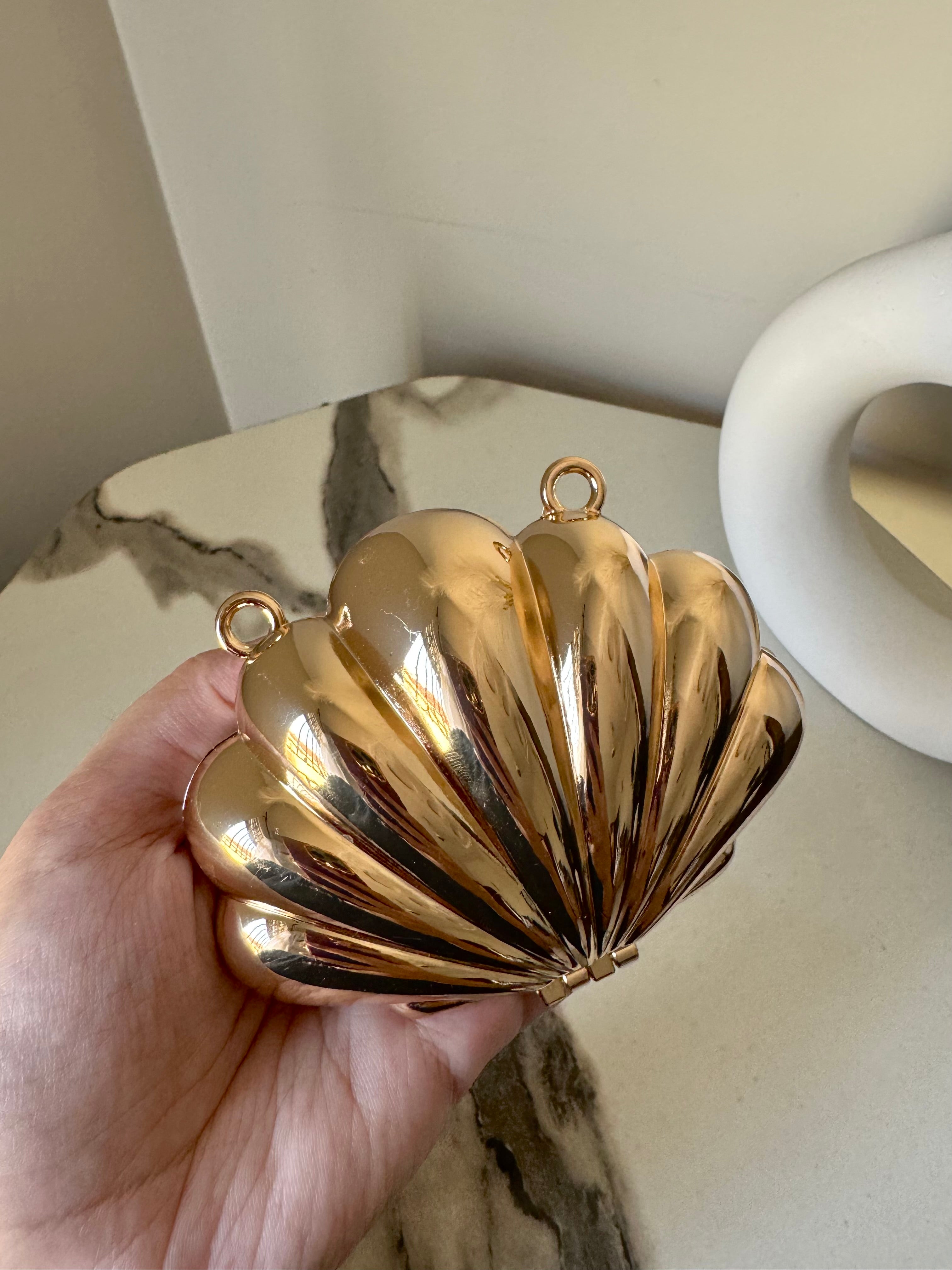 Seashell Metallic Clutch with Chain - Rose Gold