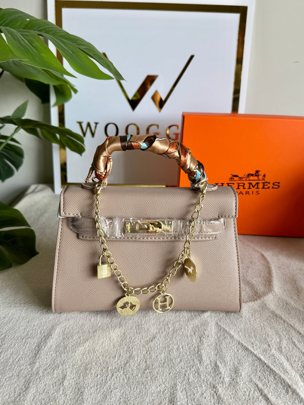Hermes Kelly BOX PACKING with Chain and Silk Scarf (Beige)
