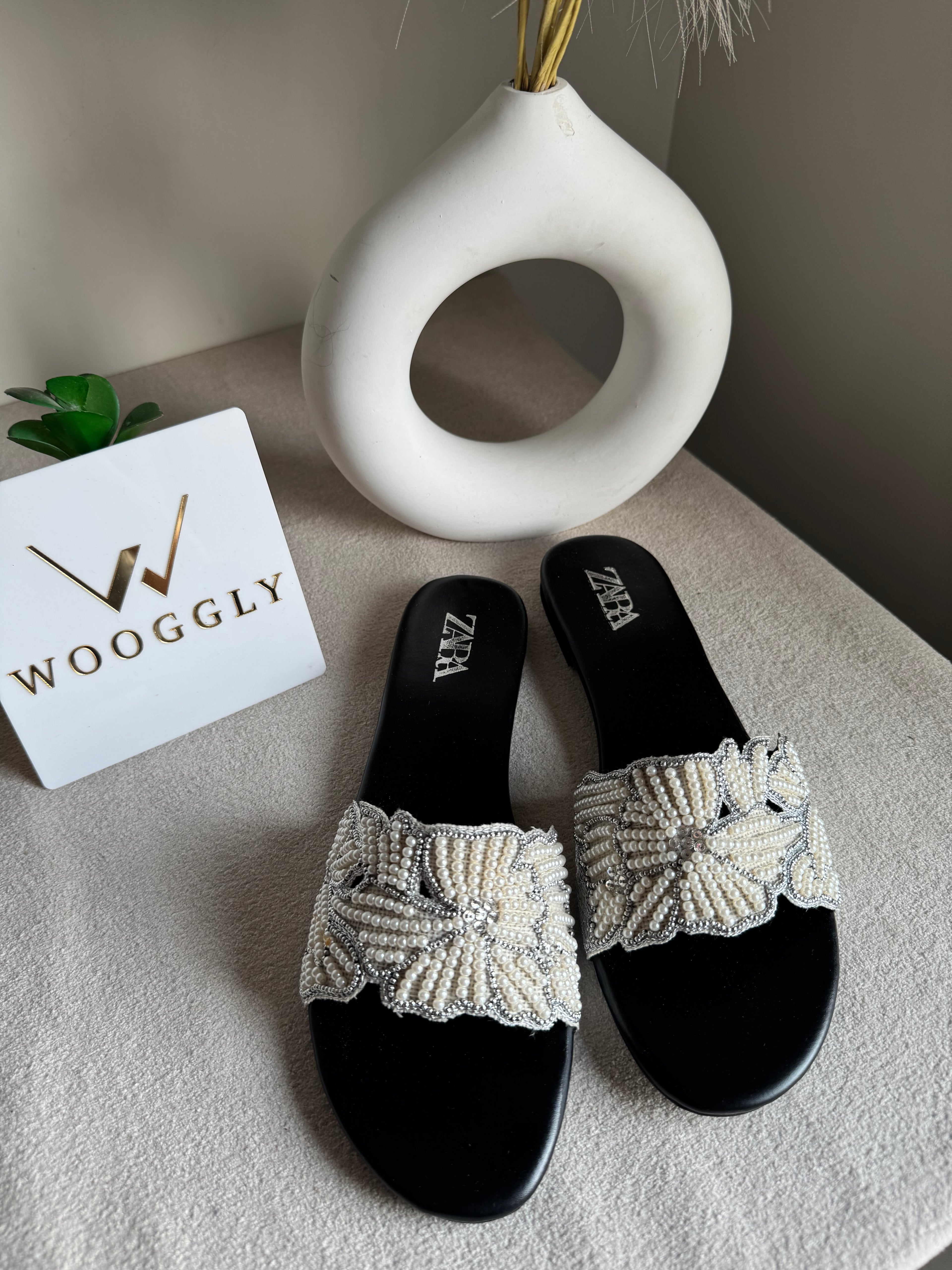 Zara Sugar Bloom Slides - Black
