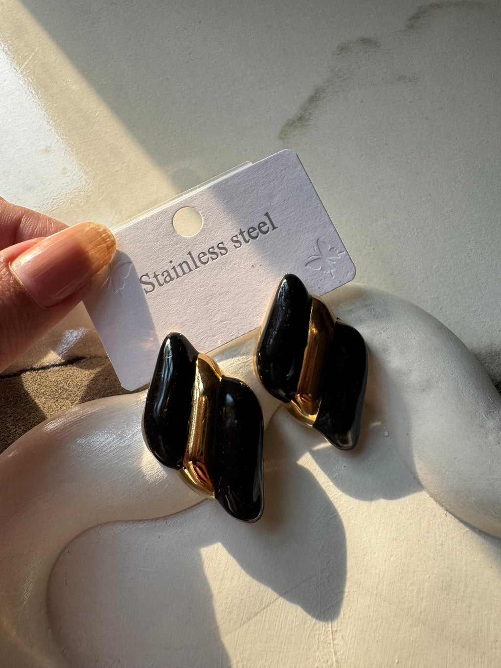 Croissant Studs - Black & Gold