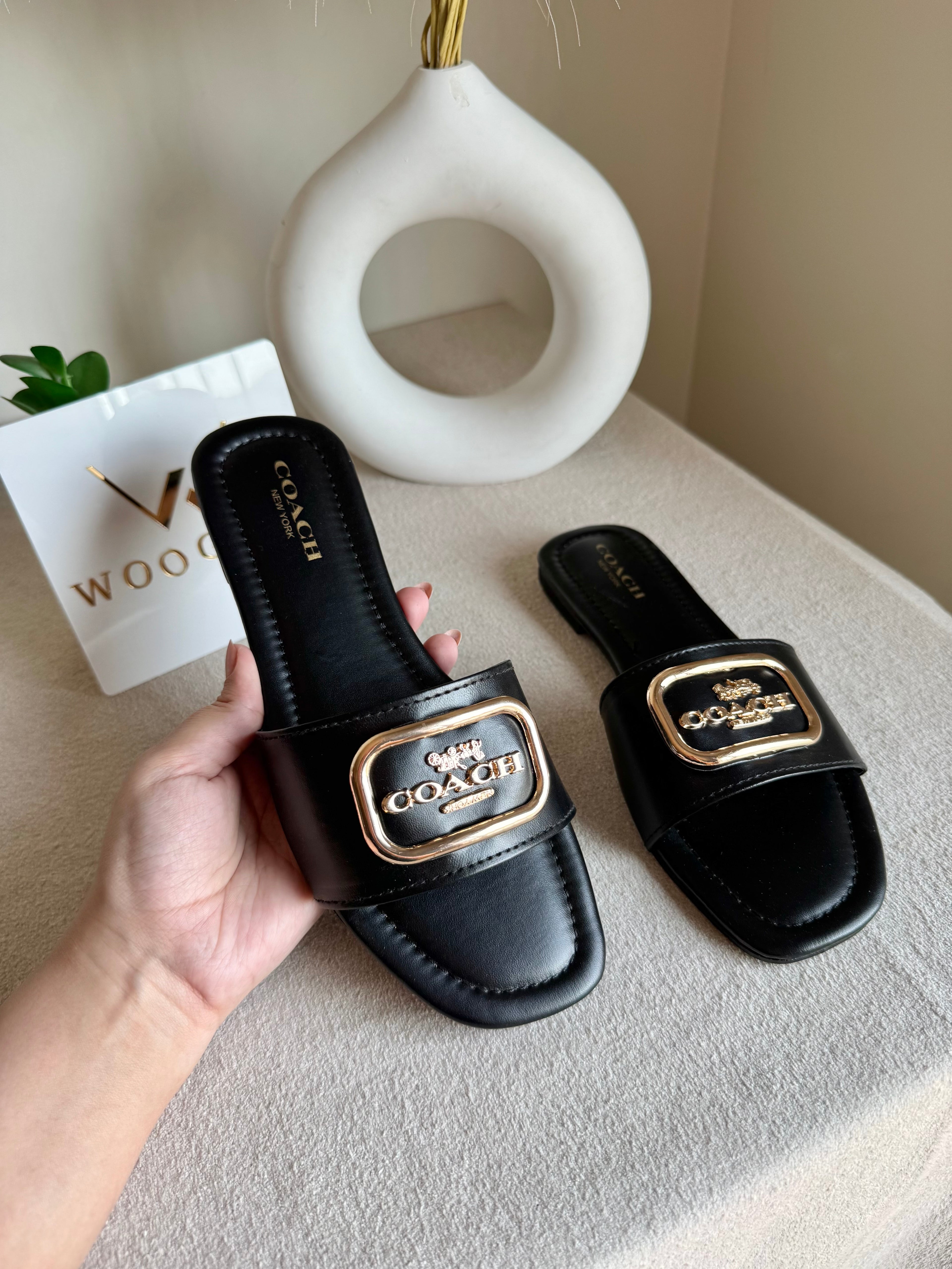 Minimal Coach Slides - Black