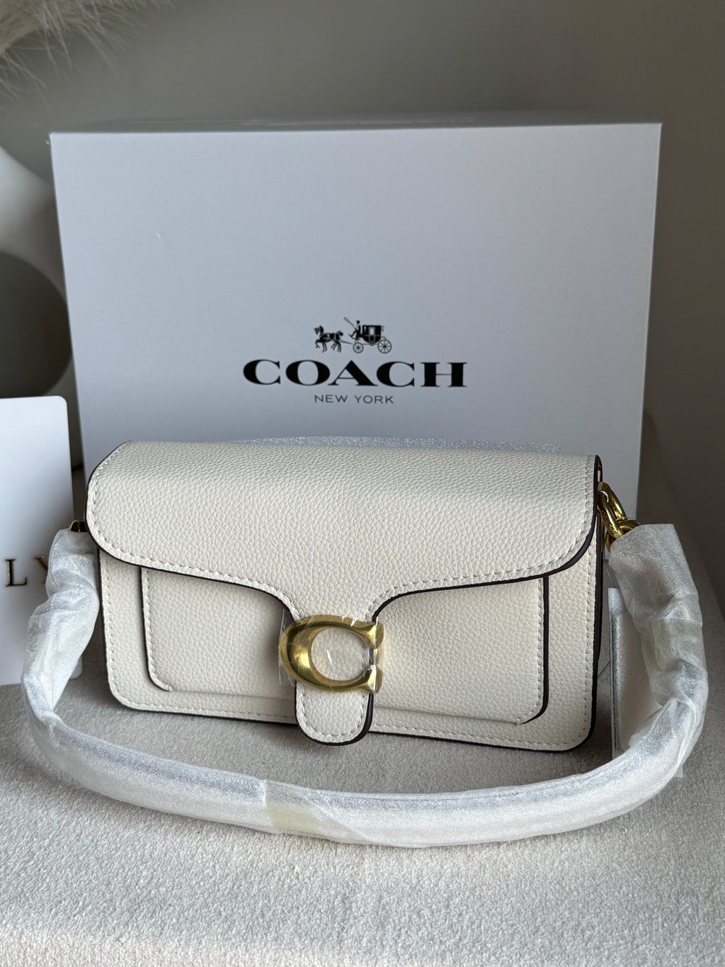 Coach TABBY Premium 20 (MINI) White - Magnetic BOX PACKING