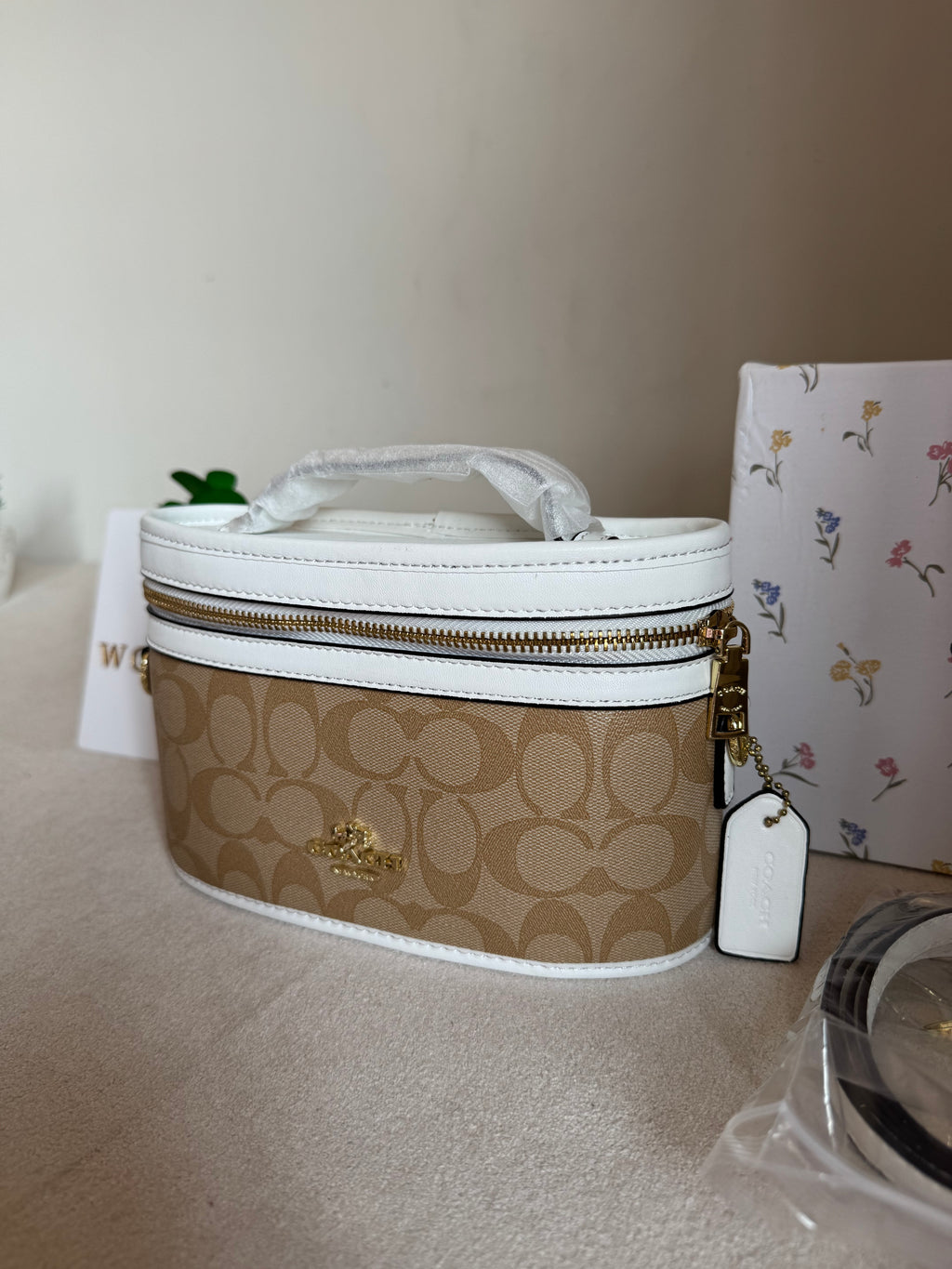COACH Premium Bucket Bag (Apricot White) with Long Strap - BOX PACKING (Copy)