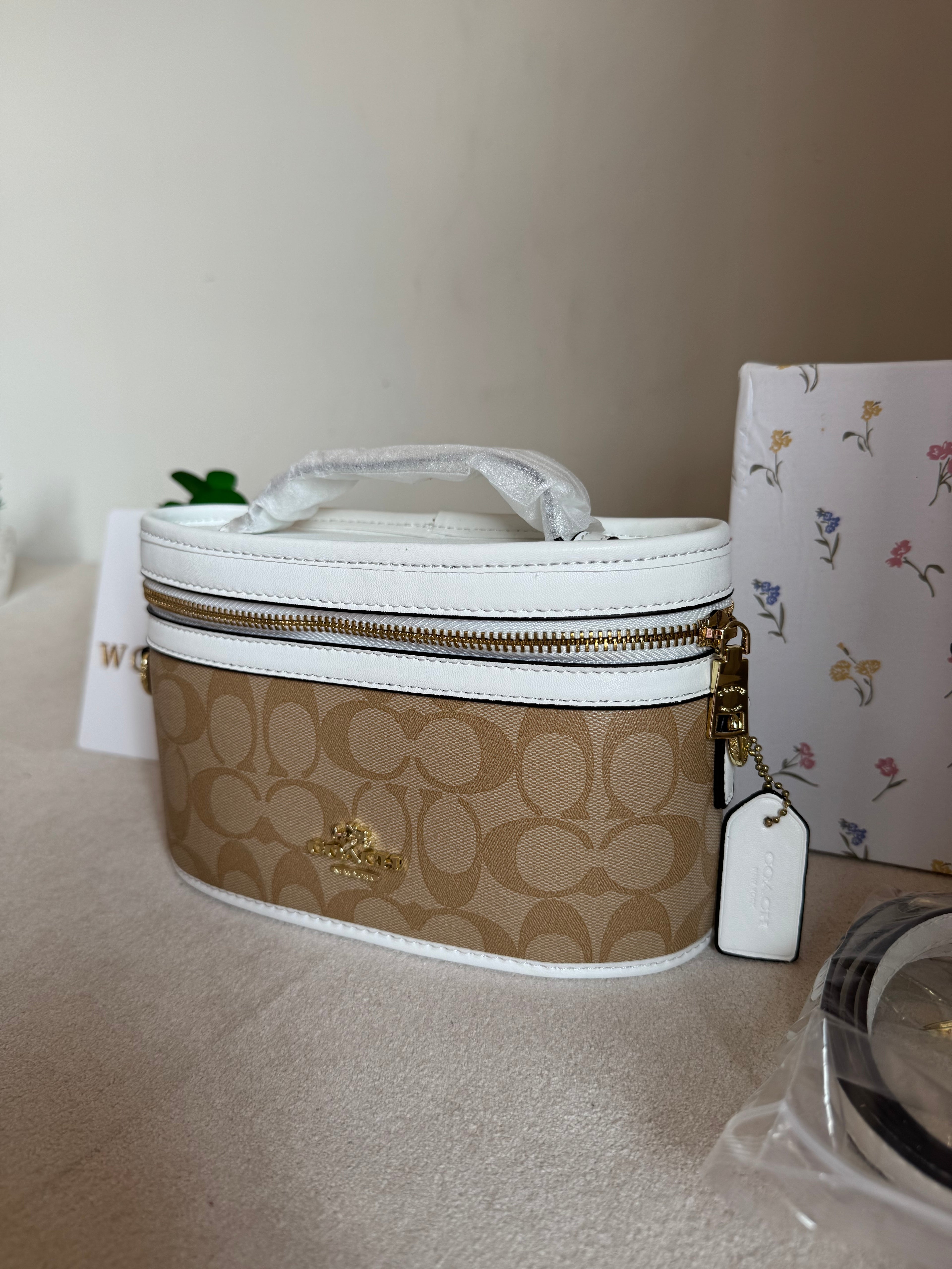 COACH Premium Bucket Bag (Apricot White) with Long Strap - BOX PACKING (Copy)