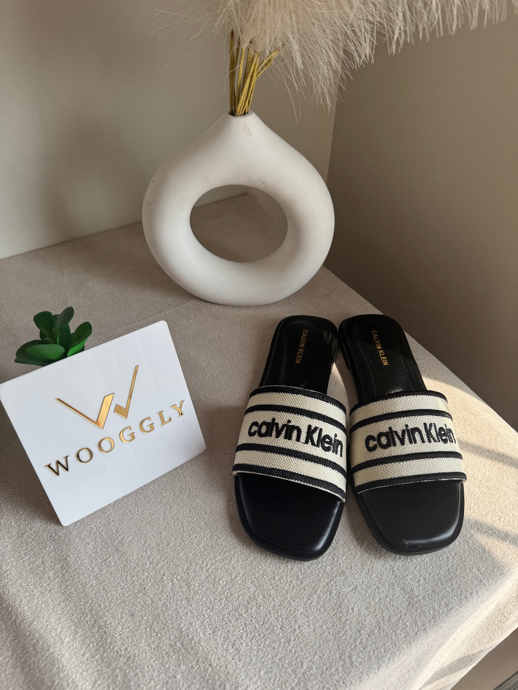 Chic CK Slides - Black & White