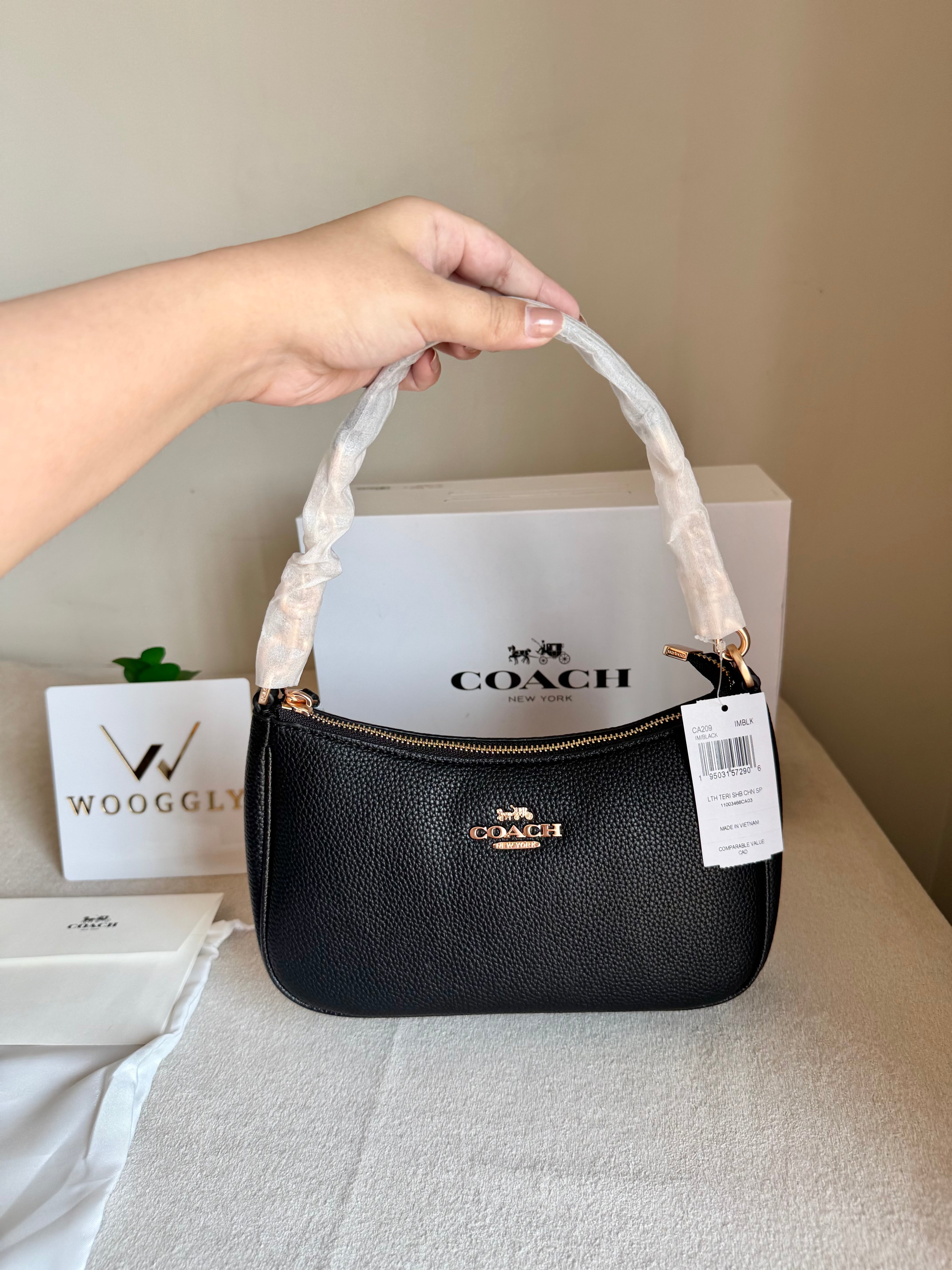 COACH TERI PREMIUM (Black) - MAGNETIC BOX PACKING