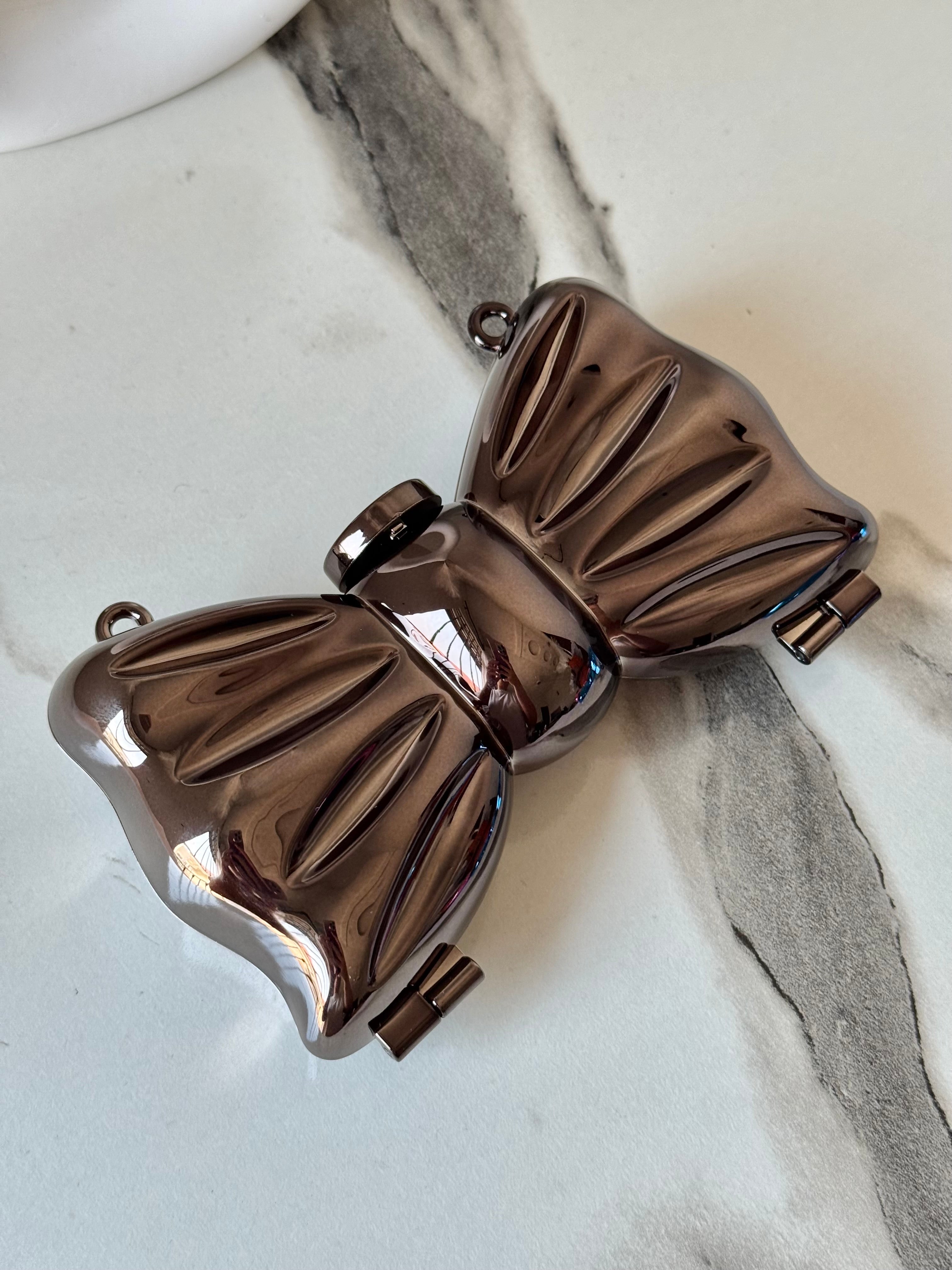 Bow Clutch - Black with Chain