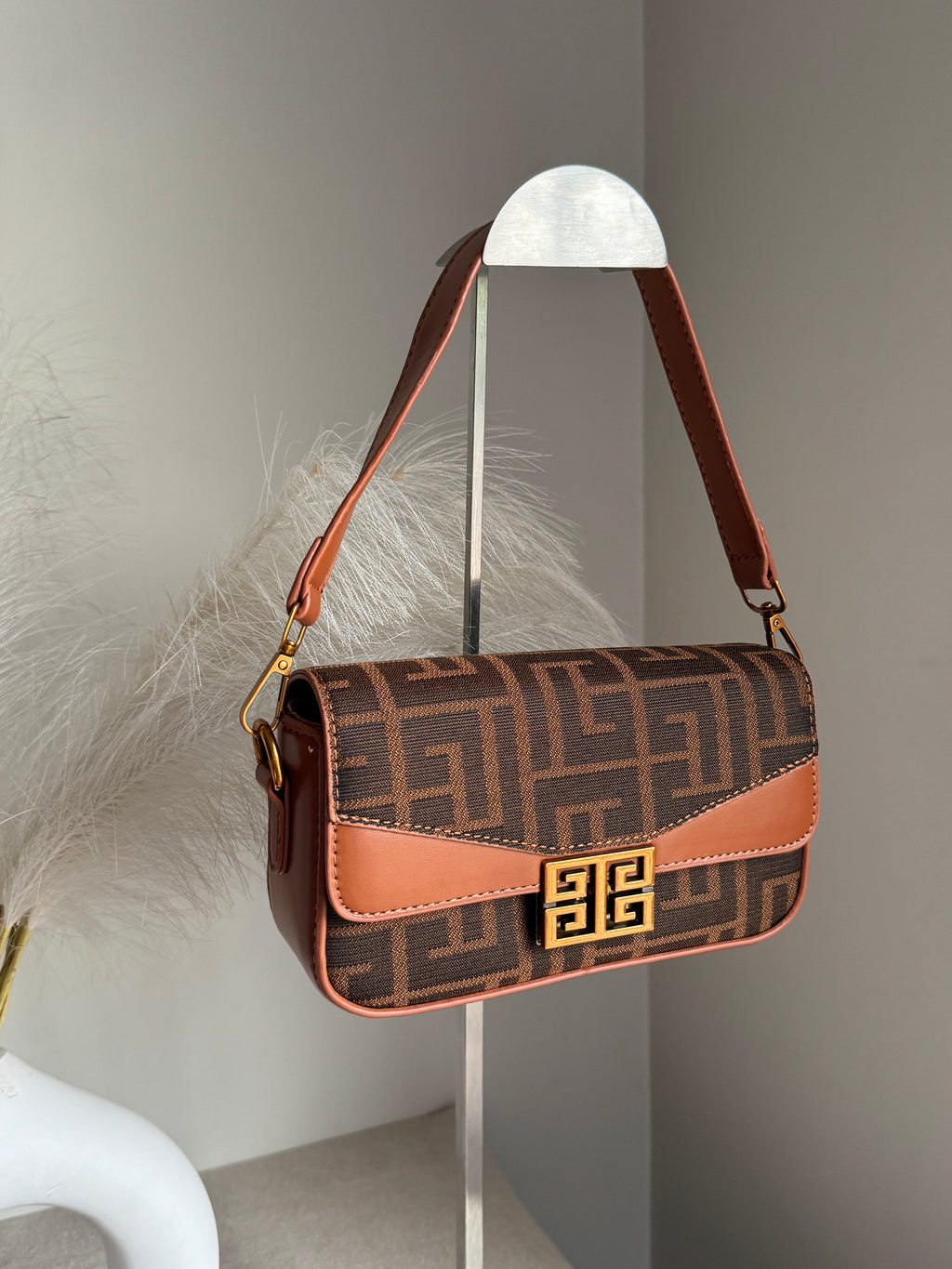 Chic Baguette Bag Brown