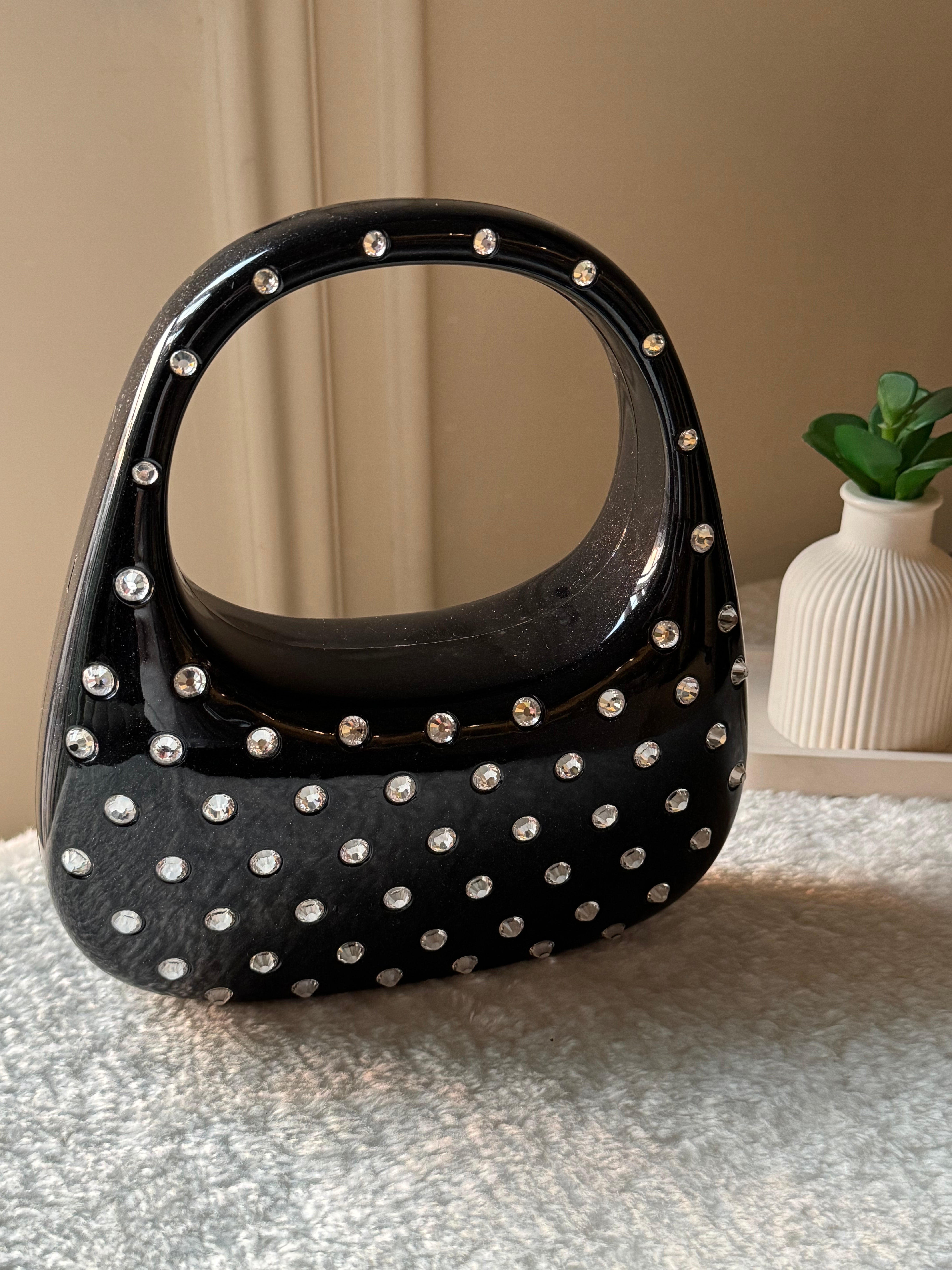 Glimmer Clutch (Black) with Long Chain