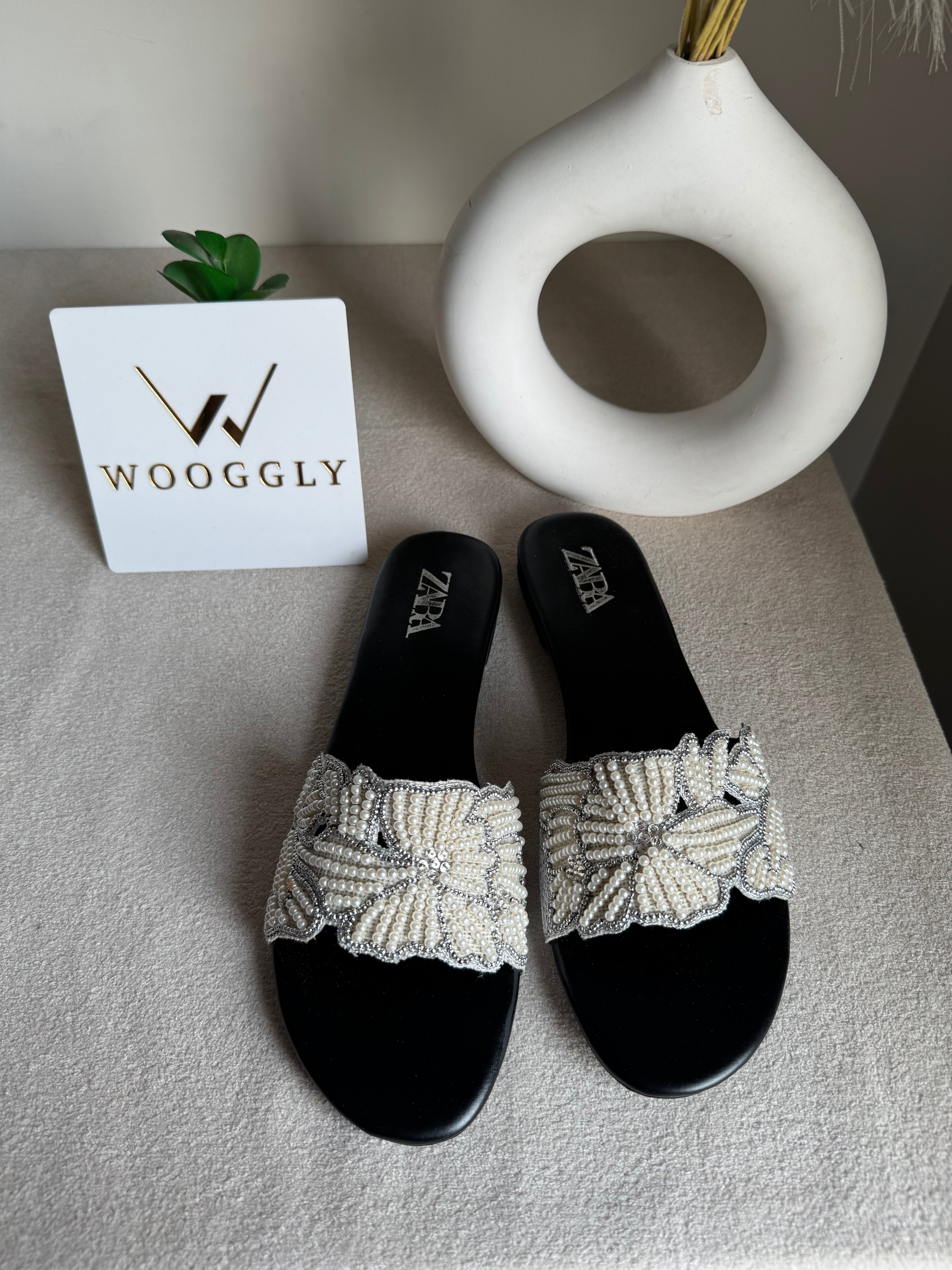 Zara Sugar Bloom Slides - Black