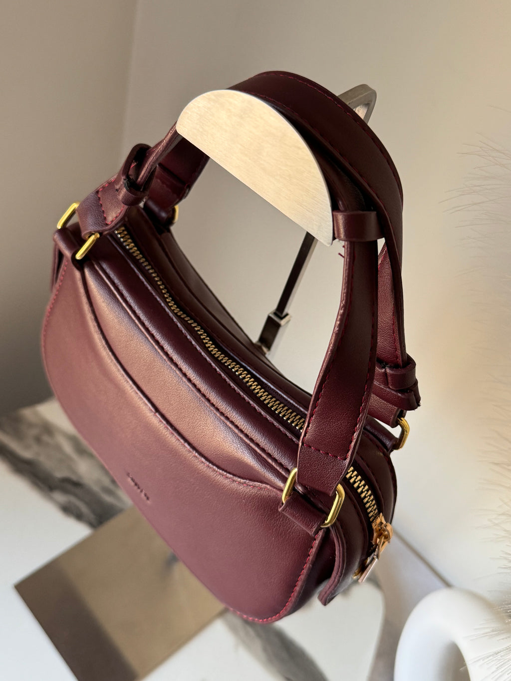 Sleek Aura Bag - Maroon