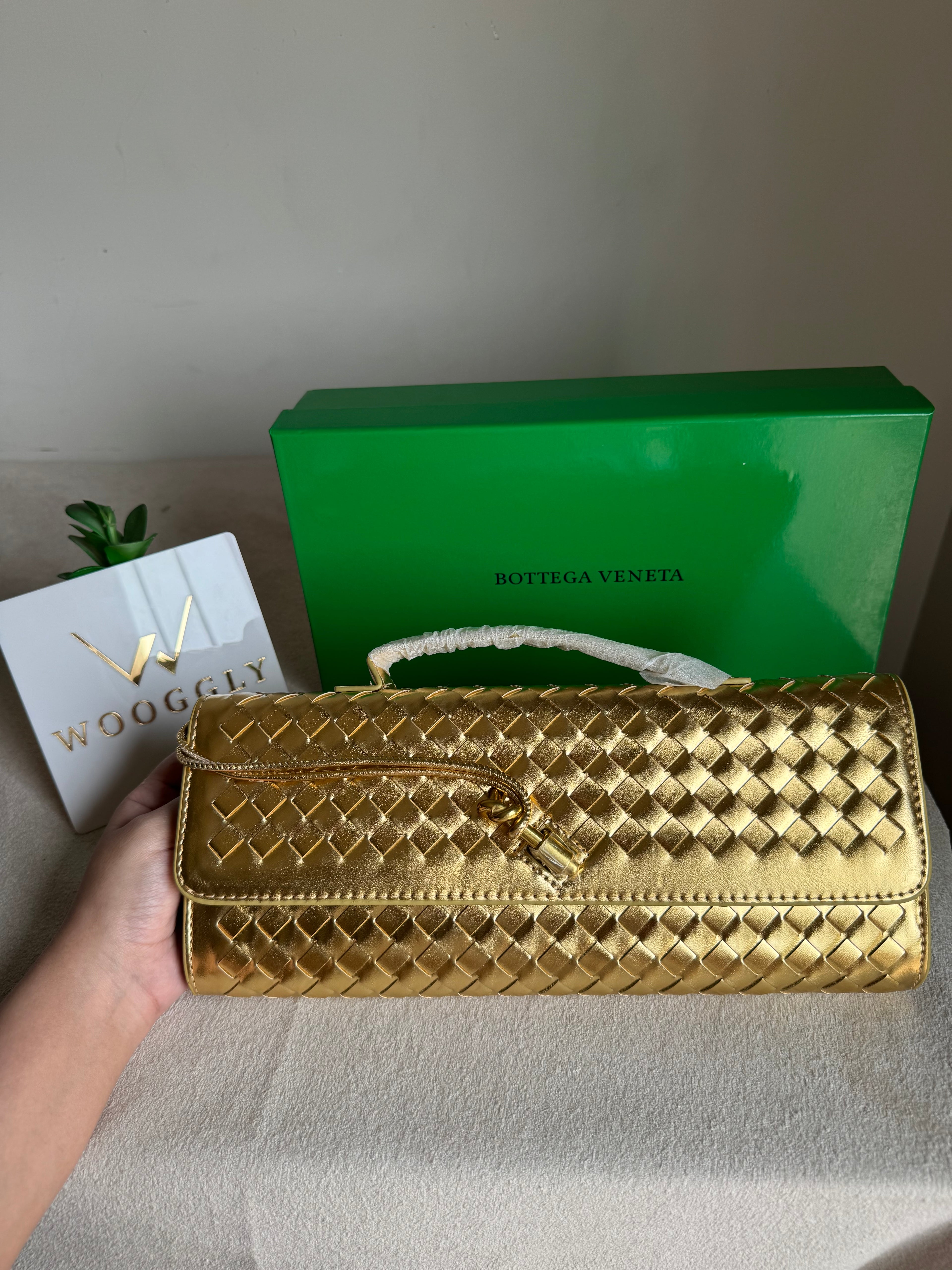 Premium Bottega Veneta Viral Bag with BOX Packing - Champagne