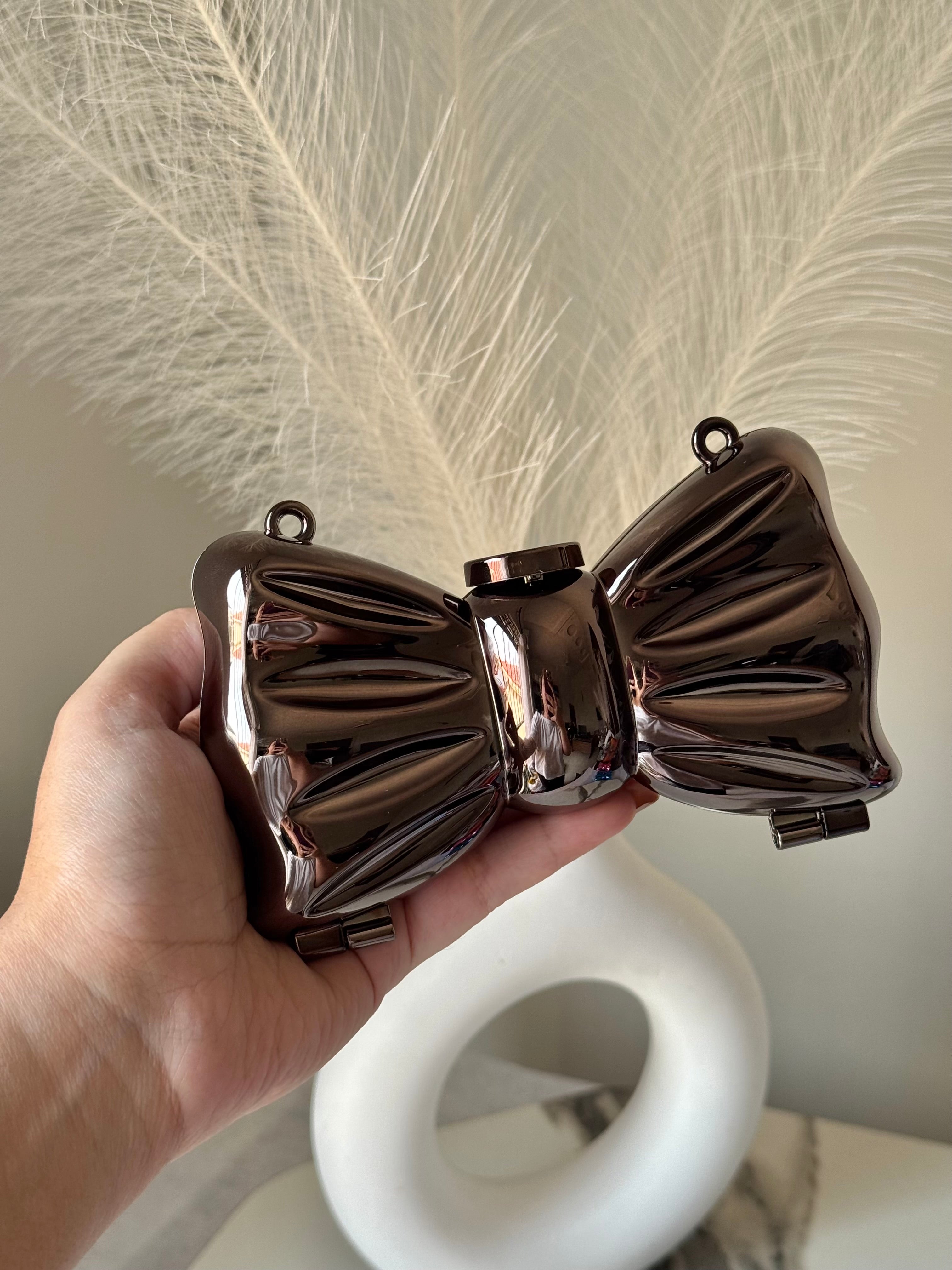 Bow Clutch - Black with Chain