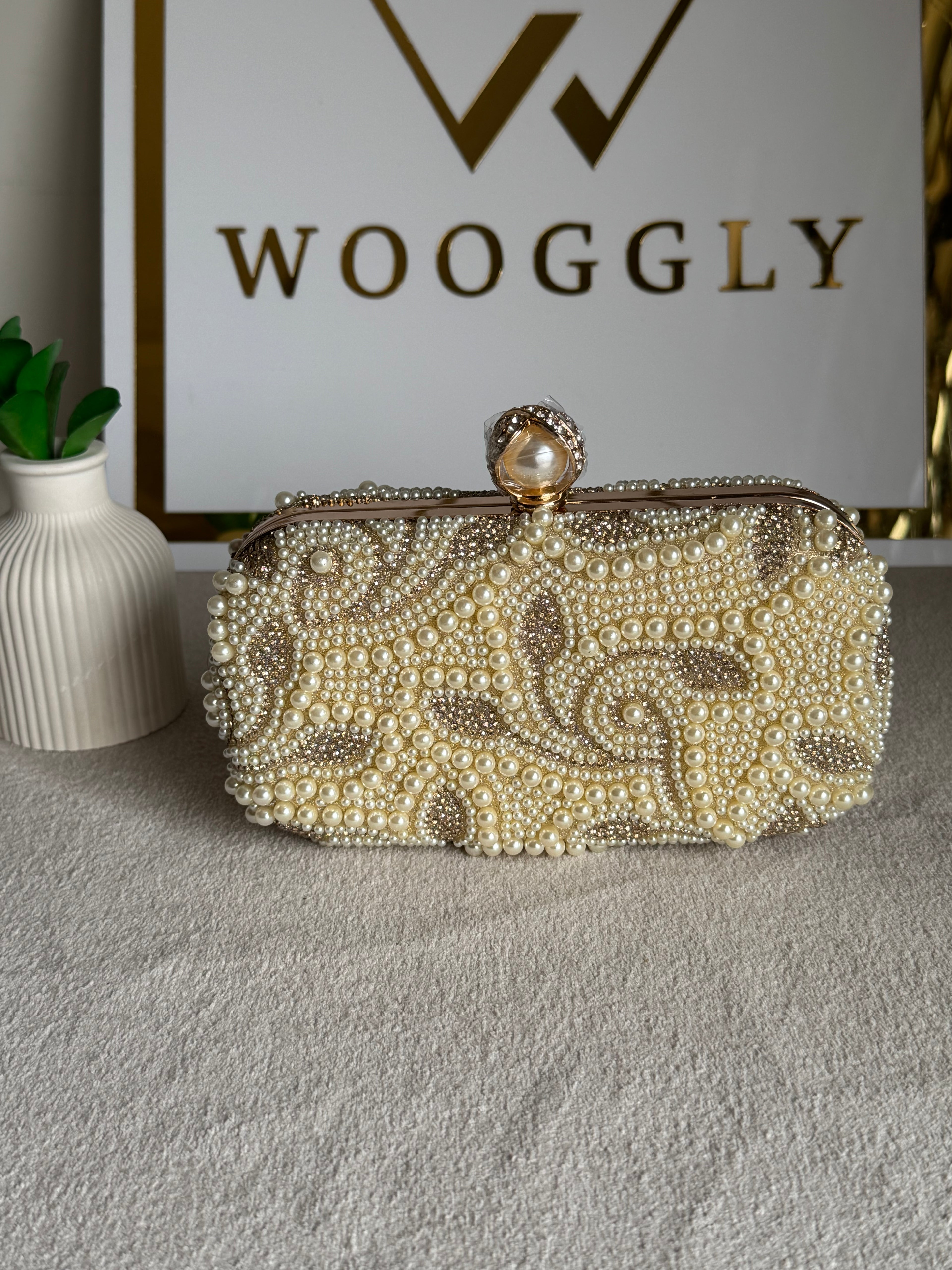 Zarmina Pearl Clutch