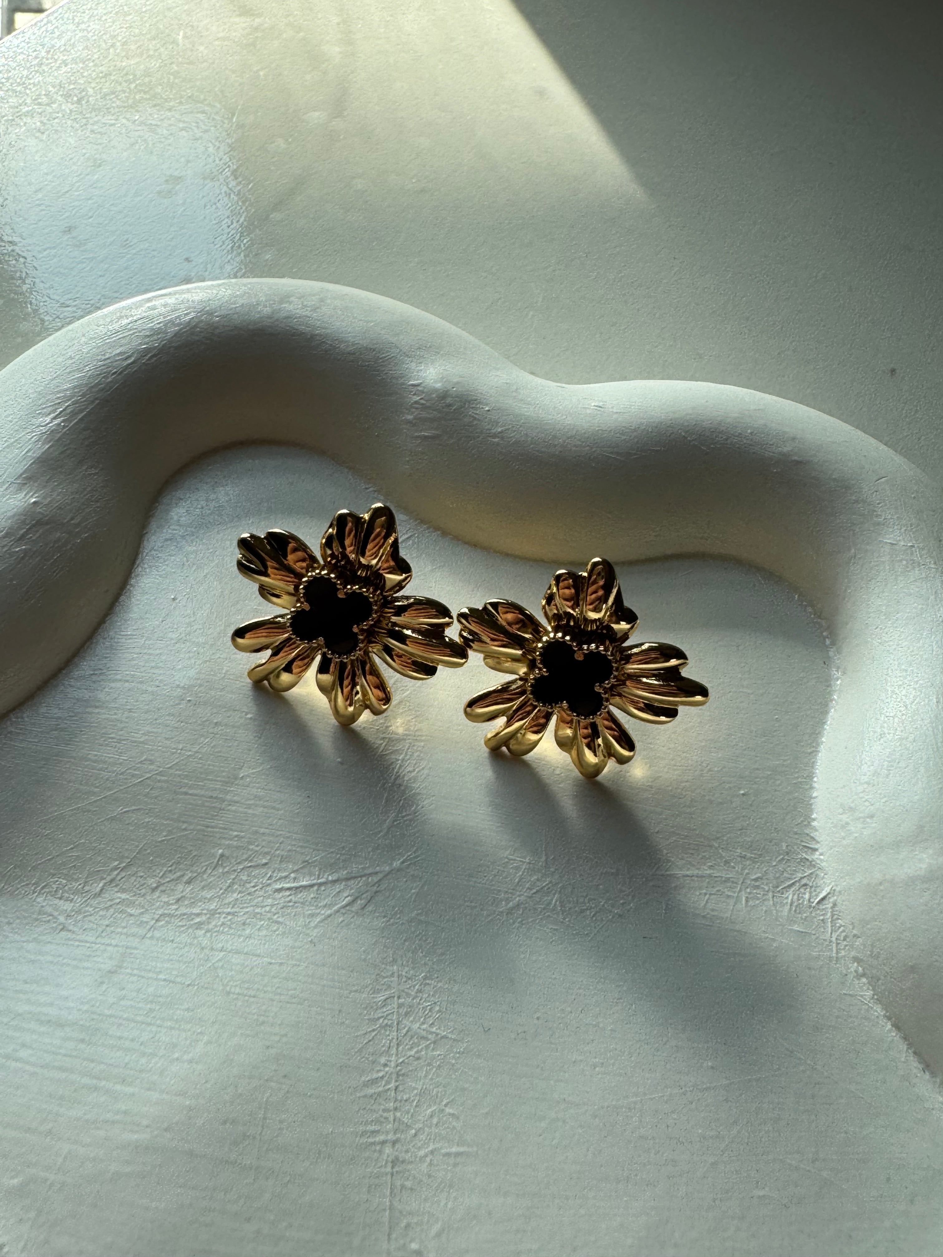 Noir Clover Studs (Van Cleef Signature)