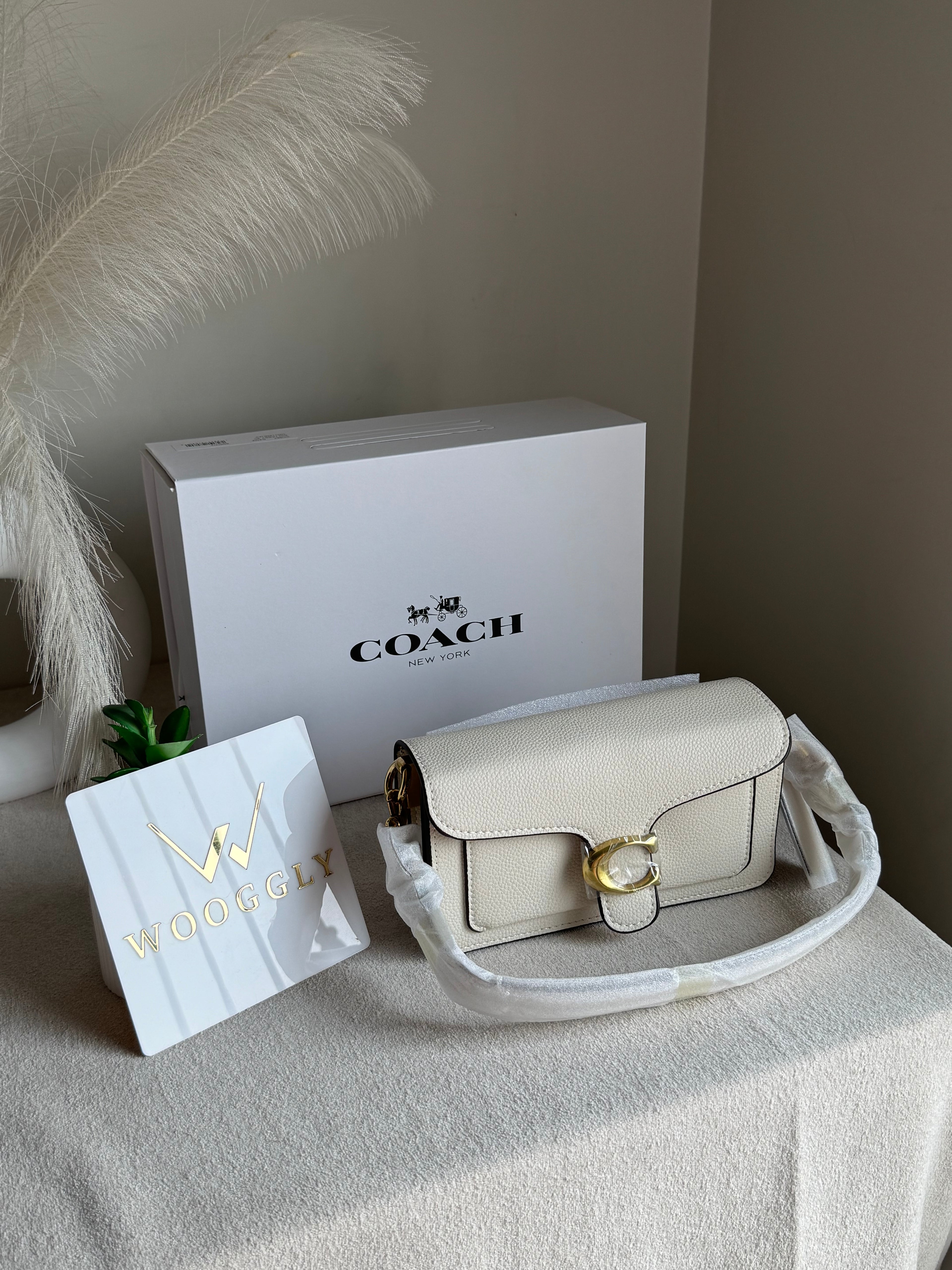 Coach TABBY Premium 20 (MINI) White - Magnetic BOX PACKING