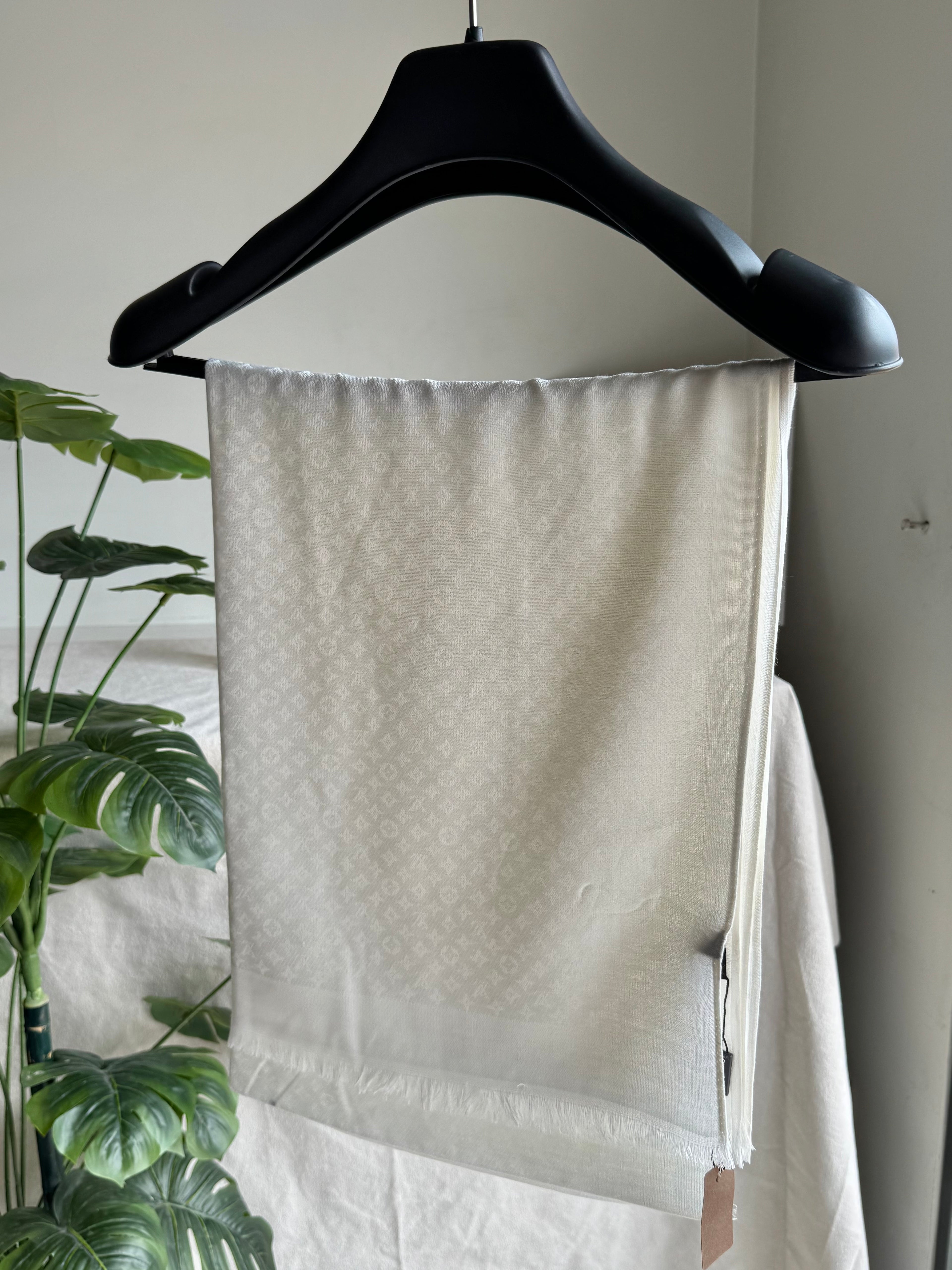 ALL SEASON LV Scarf - White