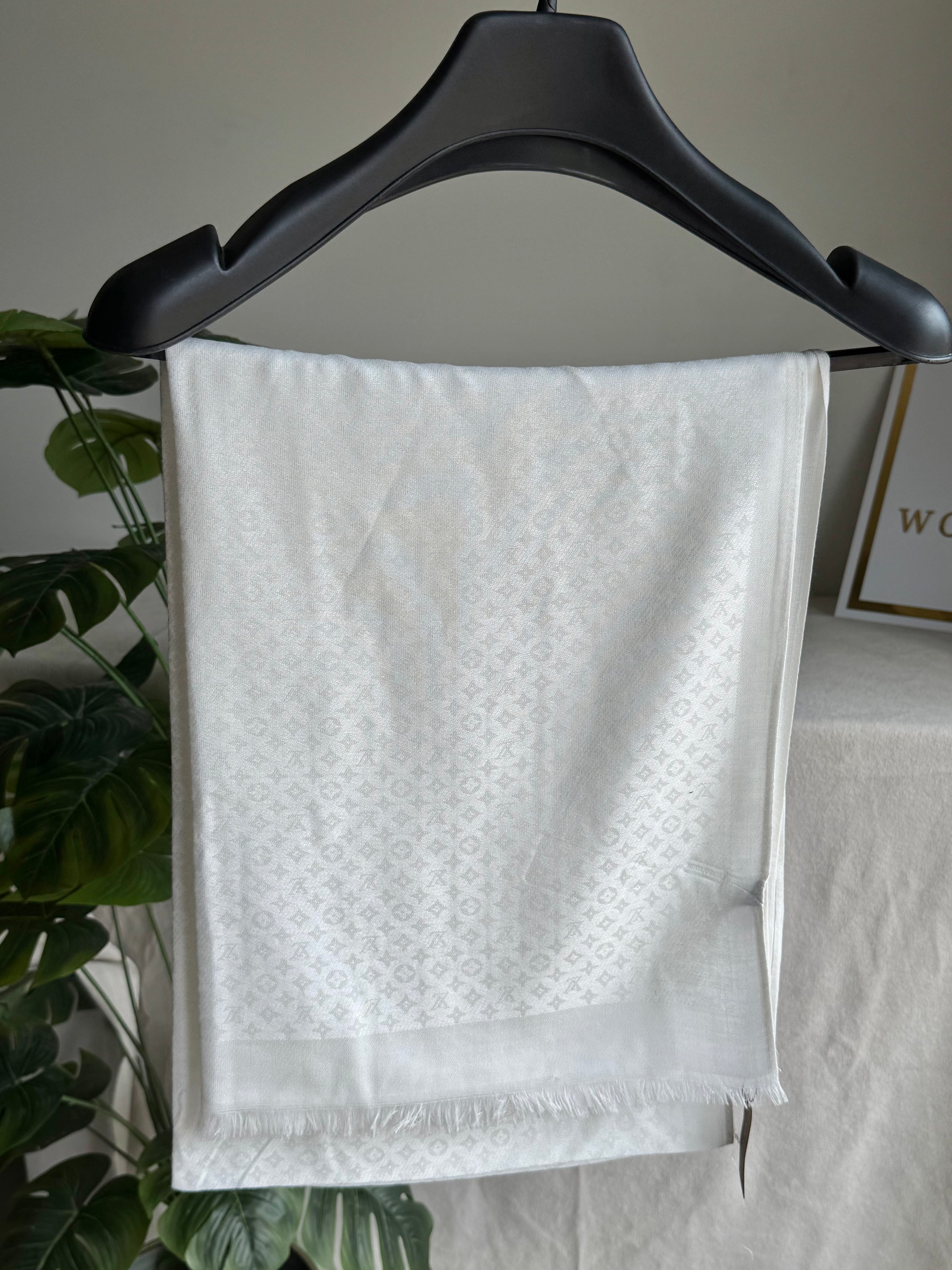 ALL SEASON LV Scarf - White