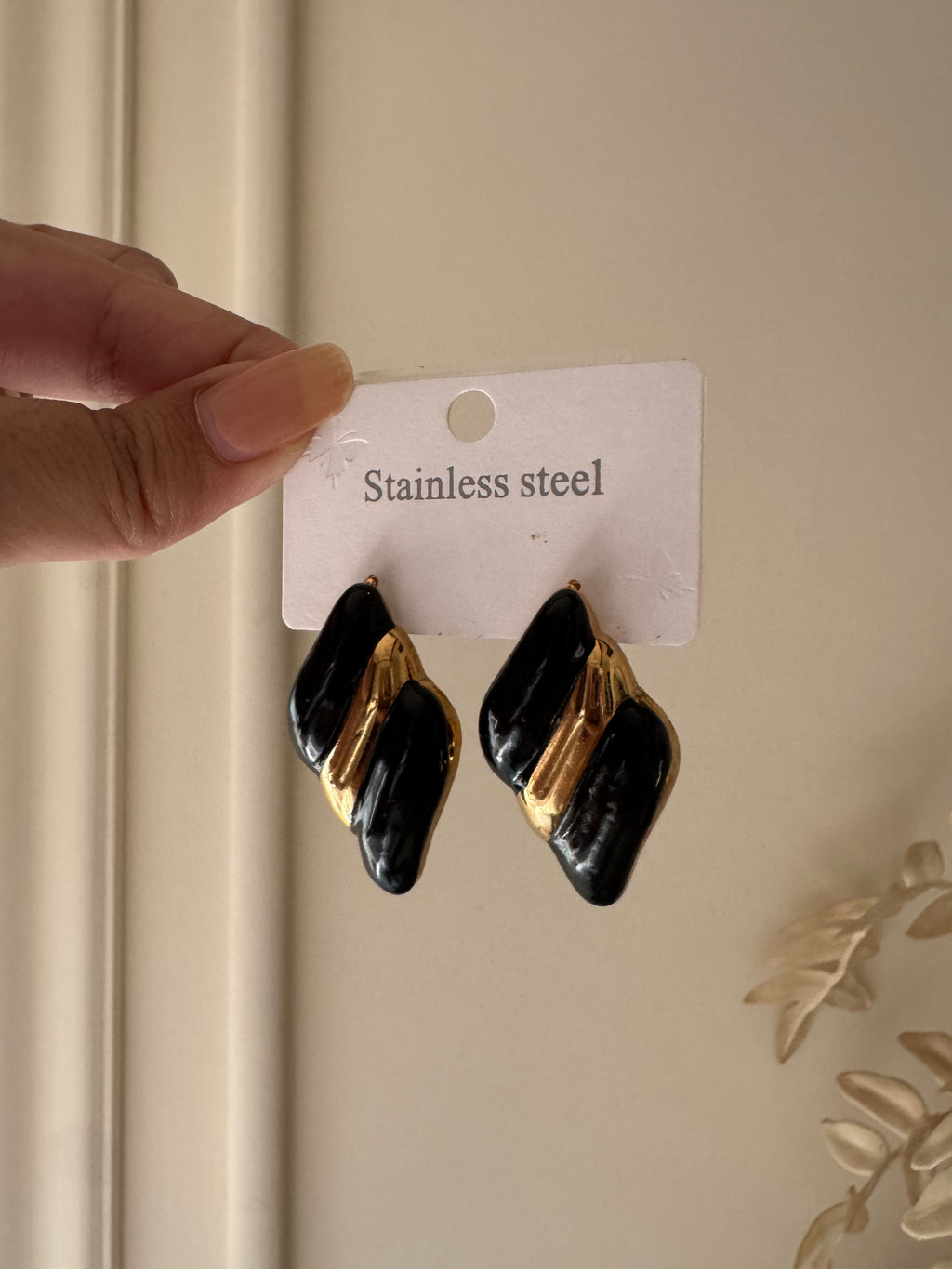 Croissant Studs - Black & Gold