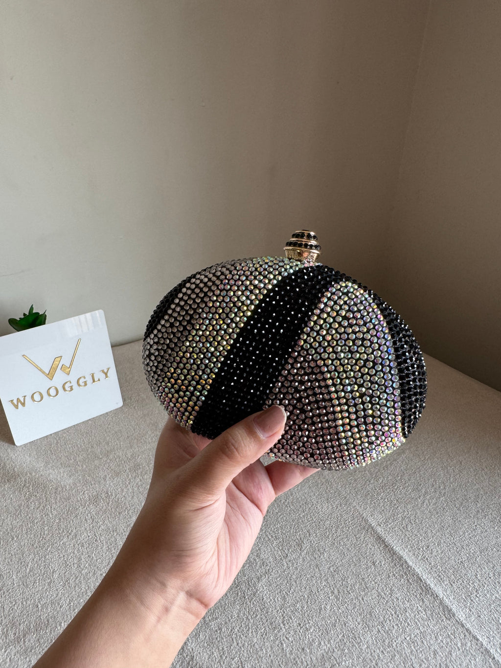 High Quality Luxe Statement Clutch - Black