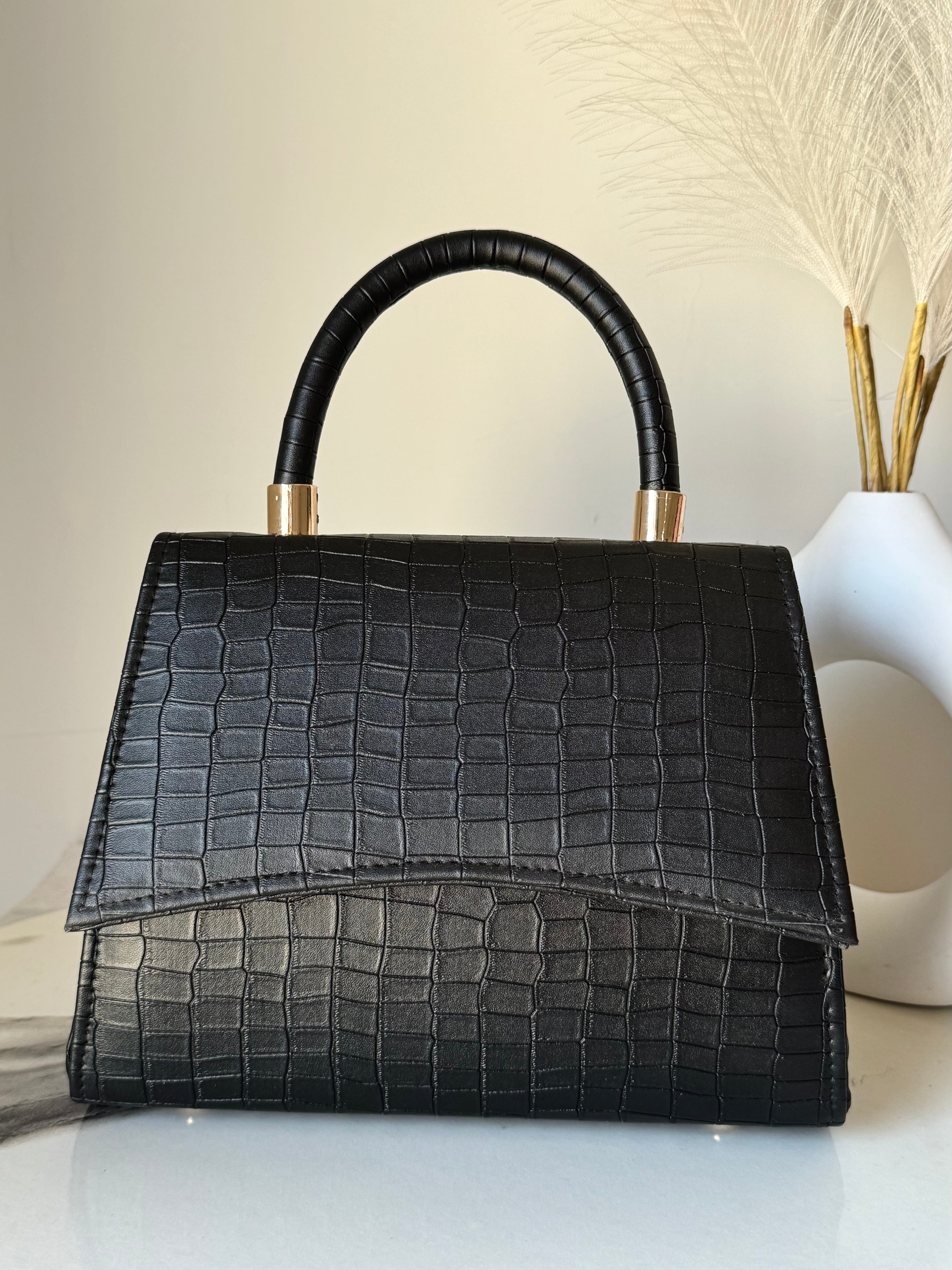Elara Classic Bag with Strap - Black