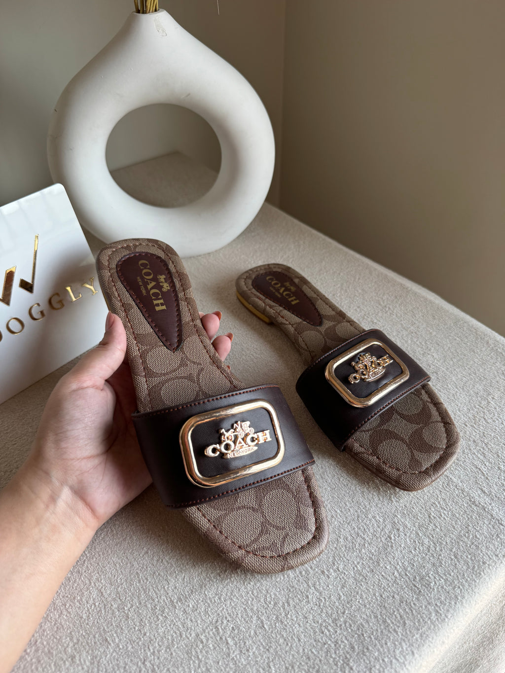 Minimal Coach Slides - Signature Brown
