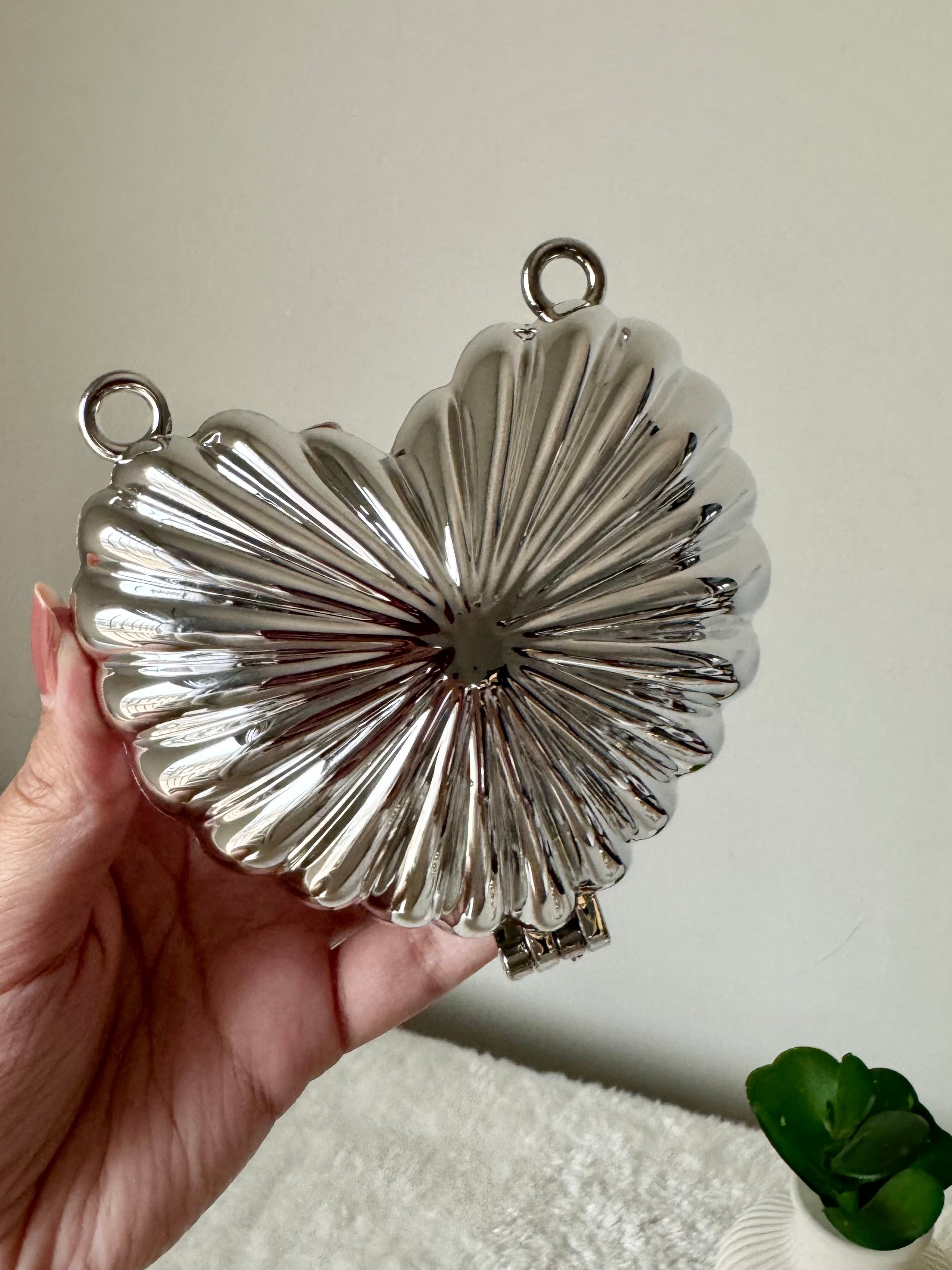Acrylic Heart Clutch - Silver with Chain