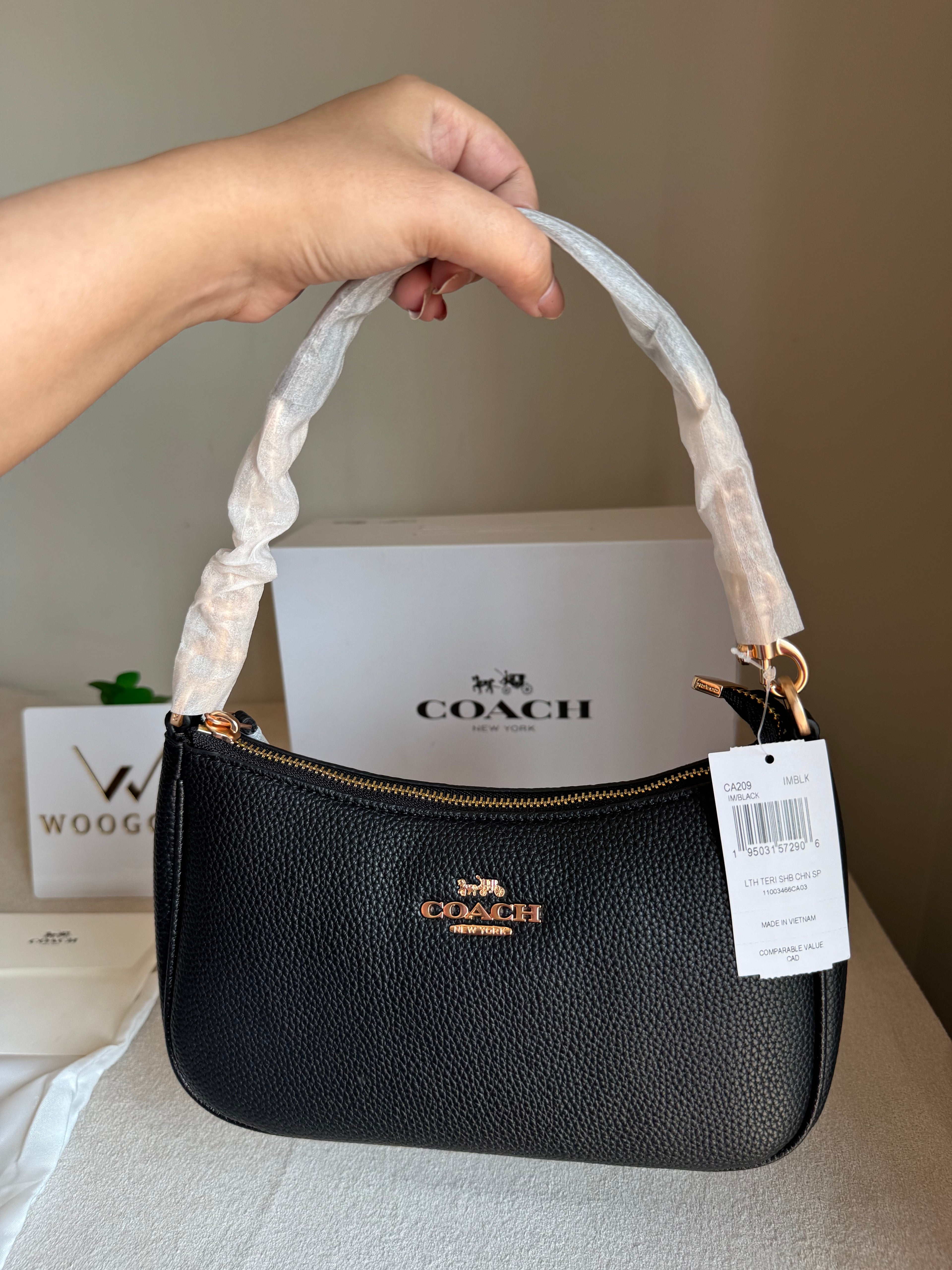COACH TERI PREMIUM (Black) - MAGNETIC BOX PACKING