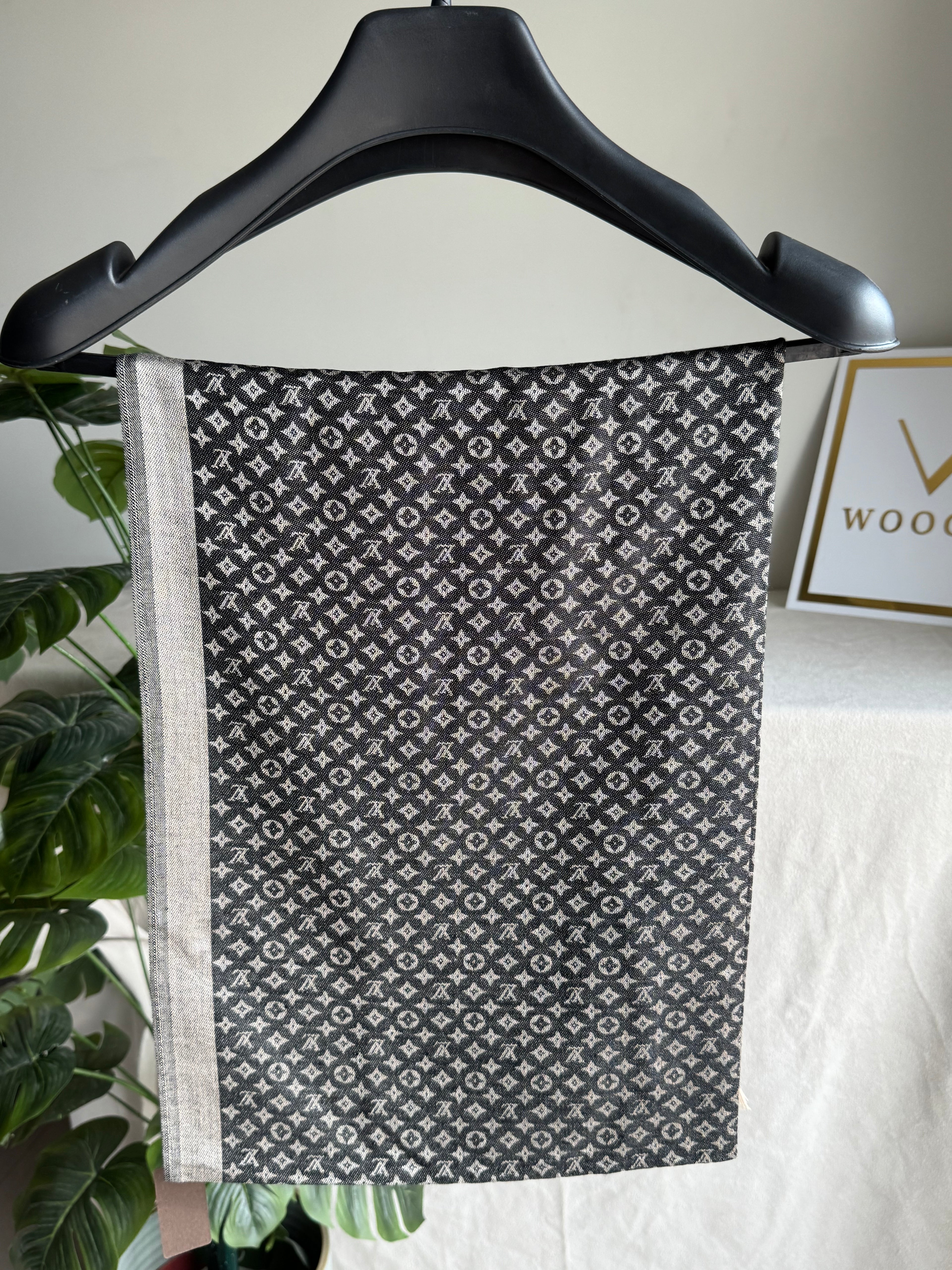 ALL SEASON LV Scarf - Black & Grey