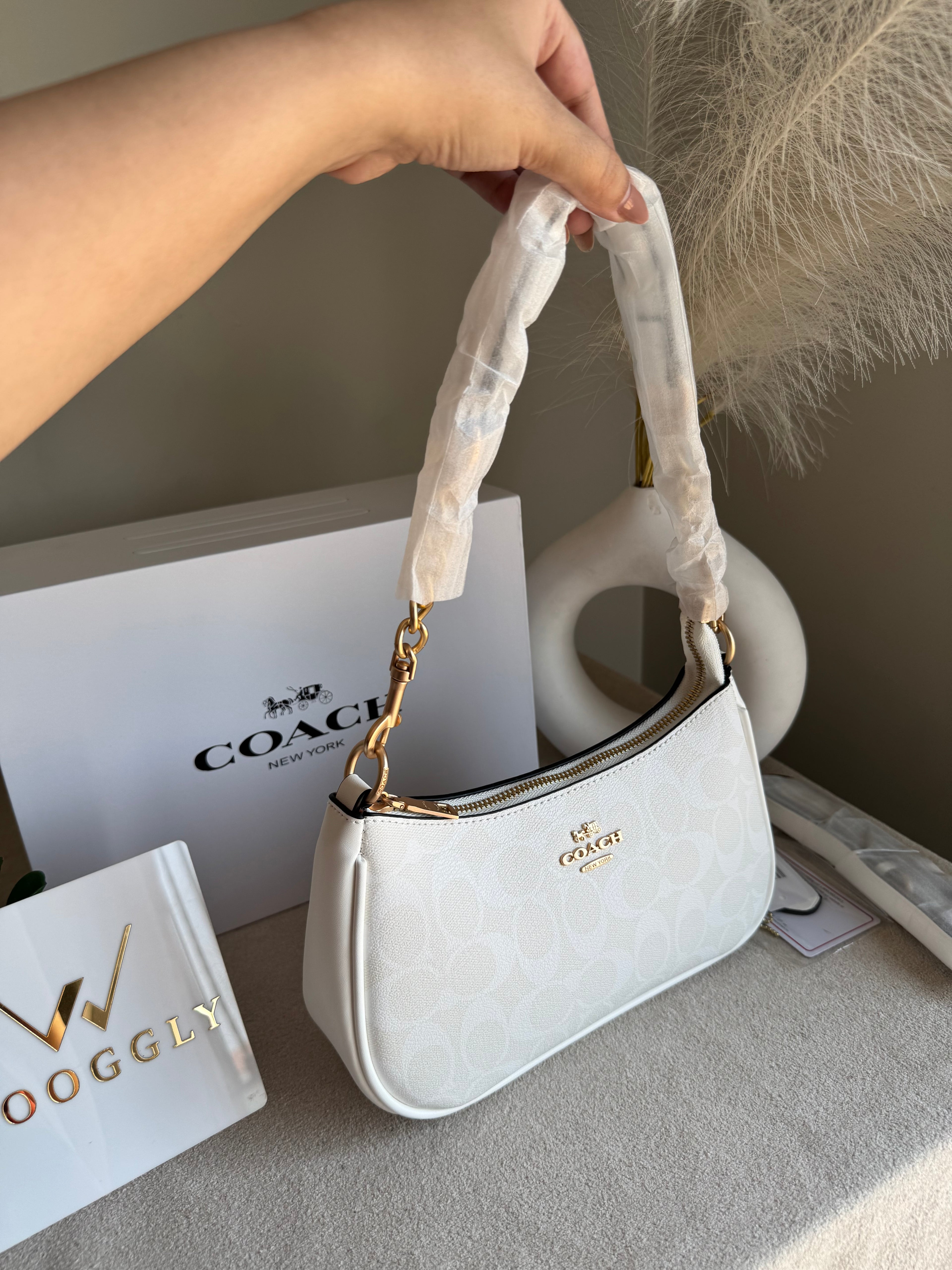 COACH TERI PREMIUM (White) - BOX PACKING