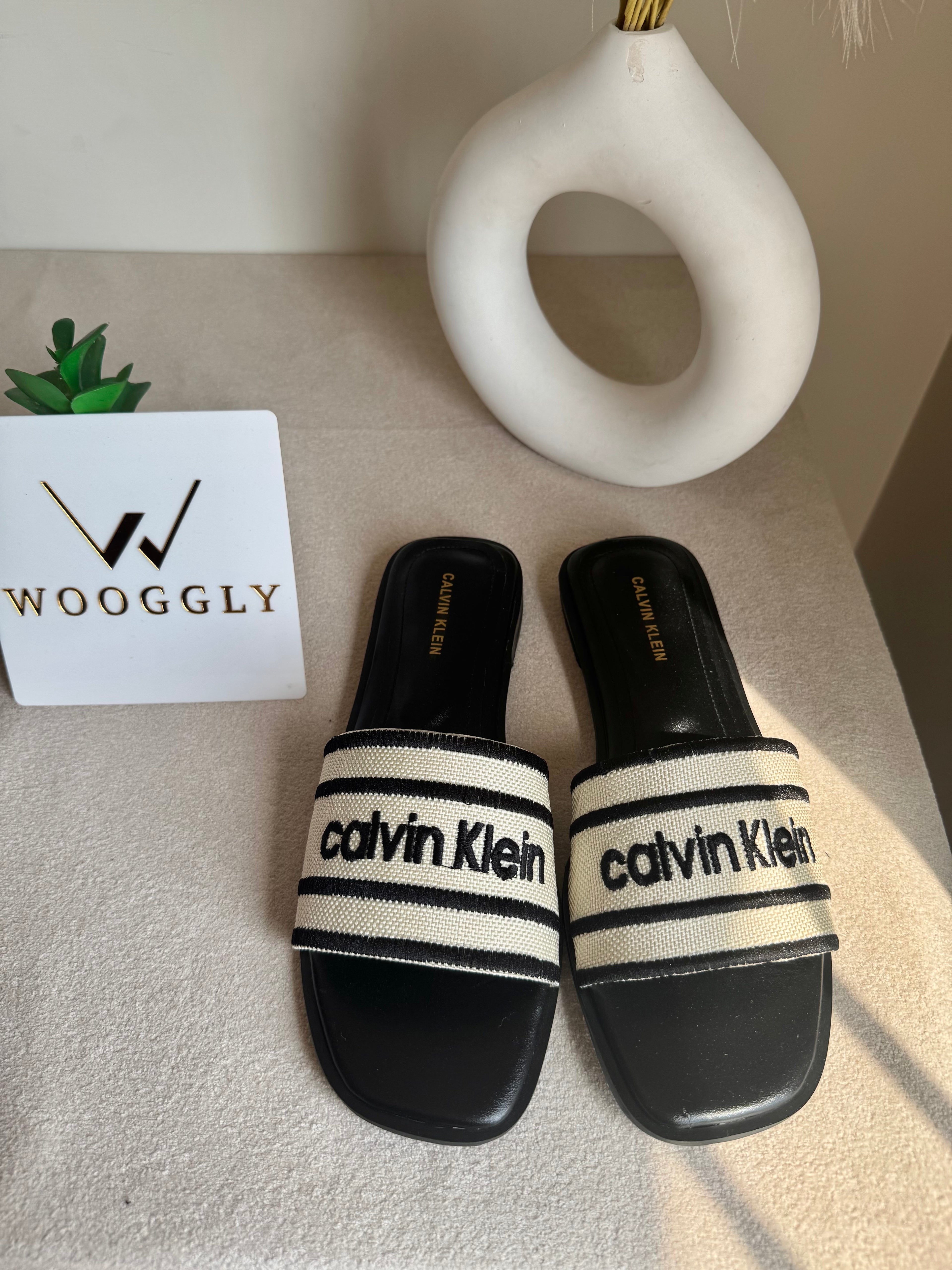 Chic CK Slides - Black & White