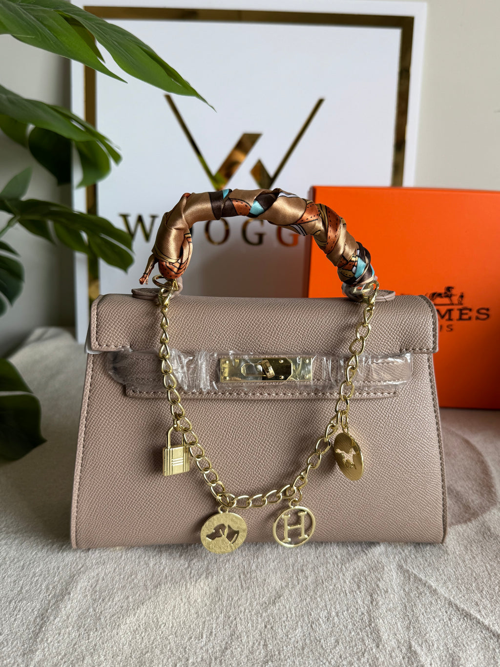 Hermes Kelly BOX PACKING with Chain and Silk Scarf (Beige)