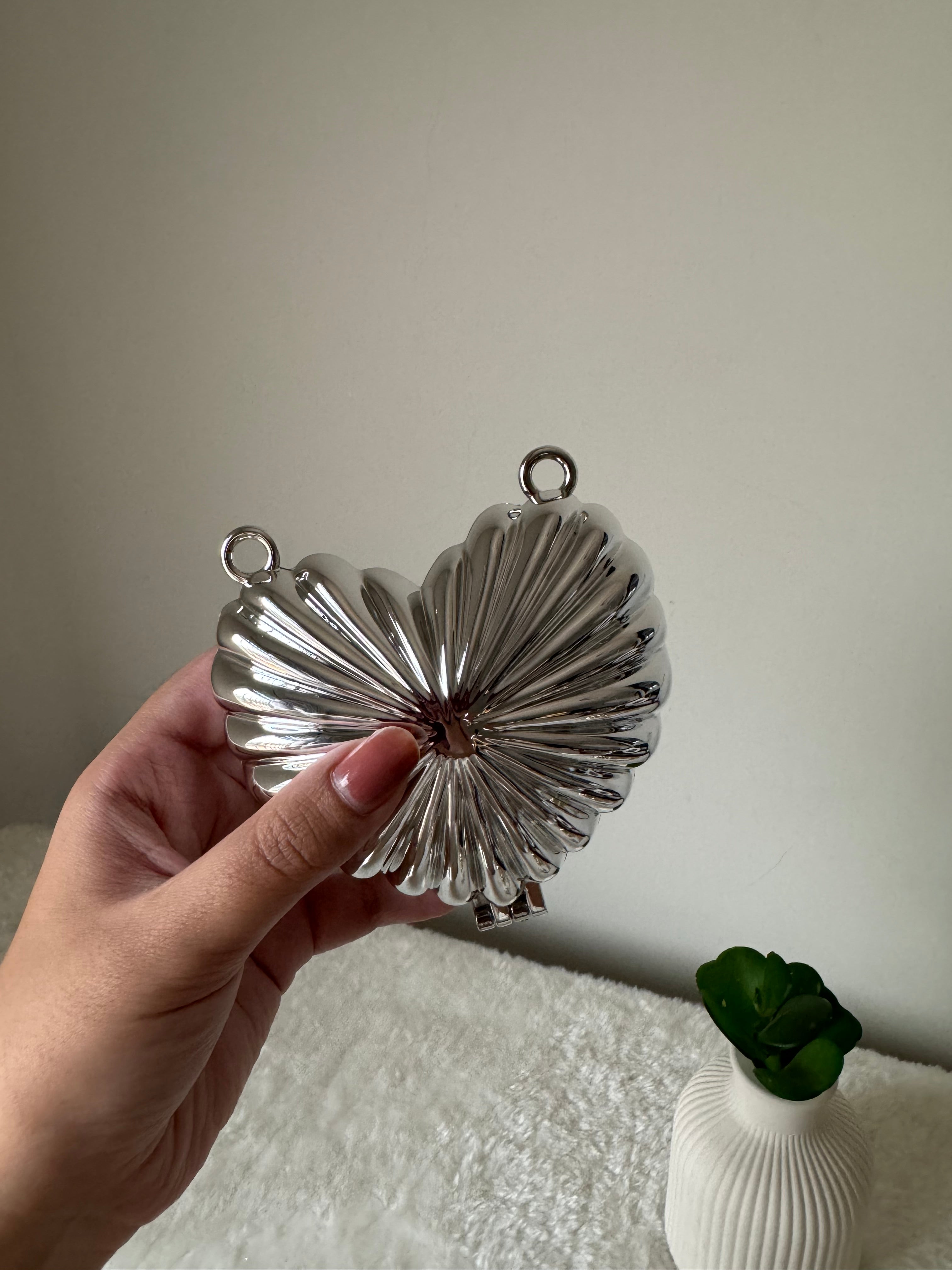 Acrylic Heart Clutch - Silver with Chain