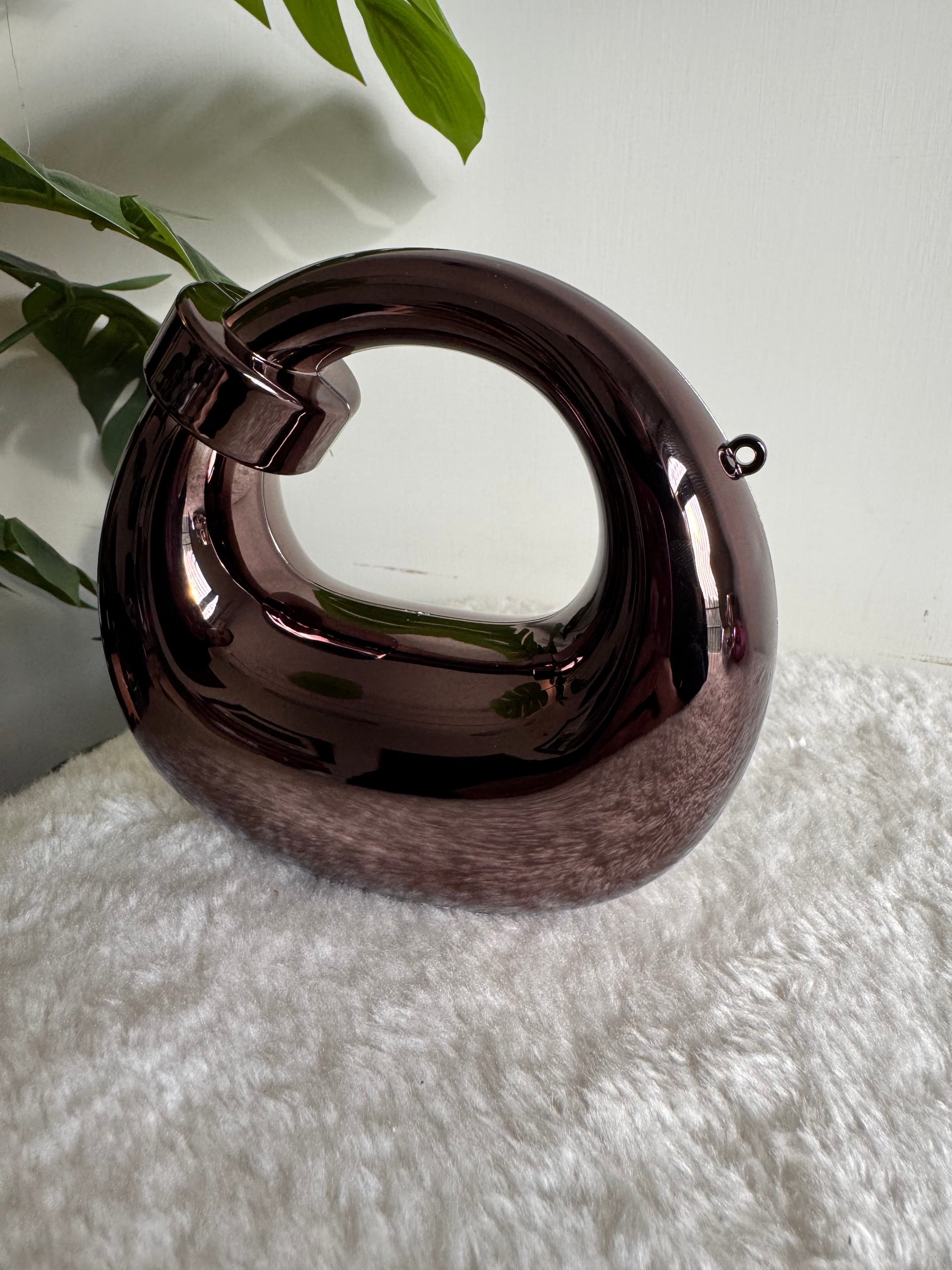 Viral Metallic Knot Clutch with Chain - Mini Black