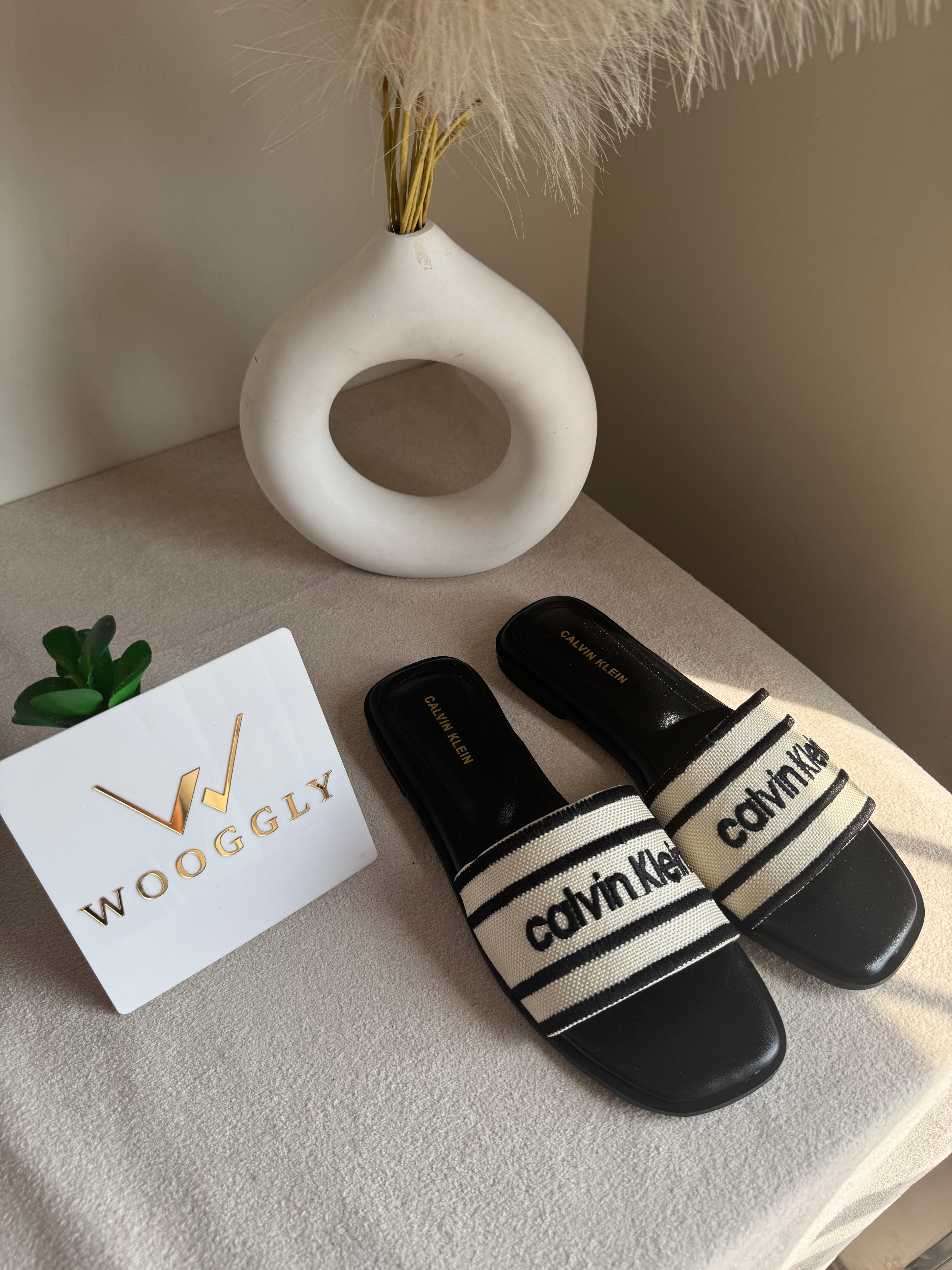 Chic CK Slides - Black & White