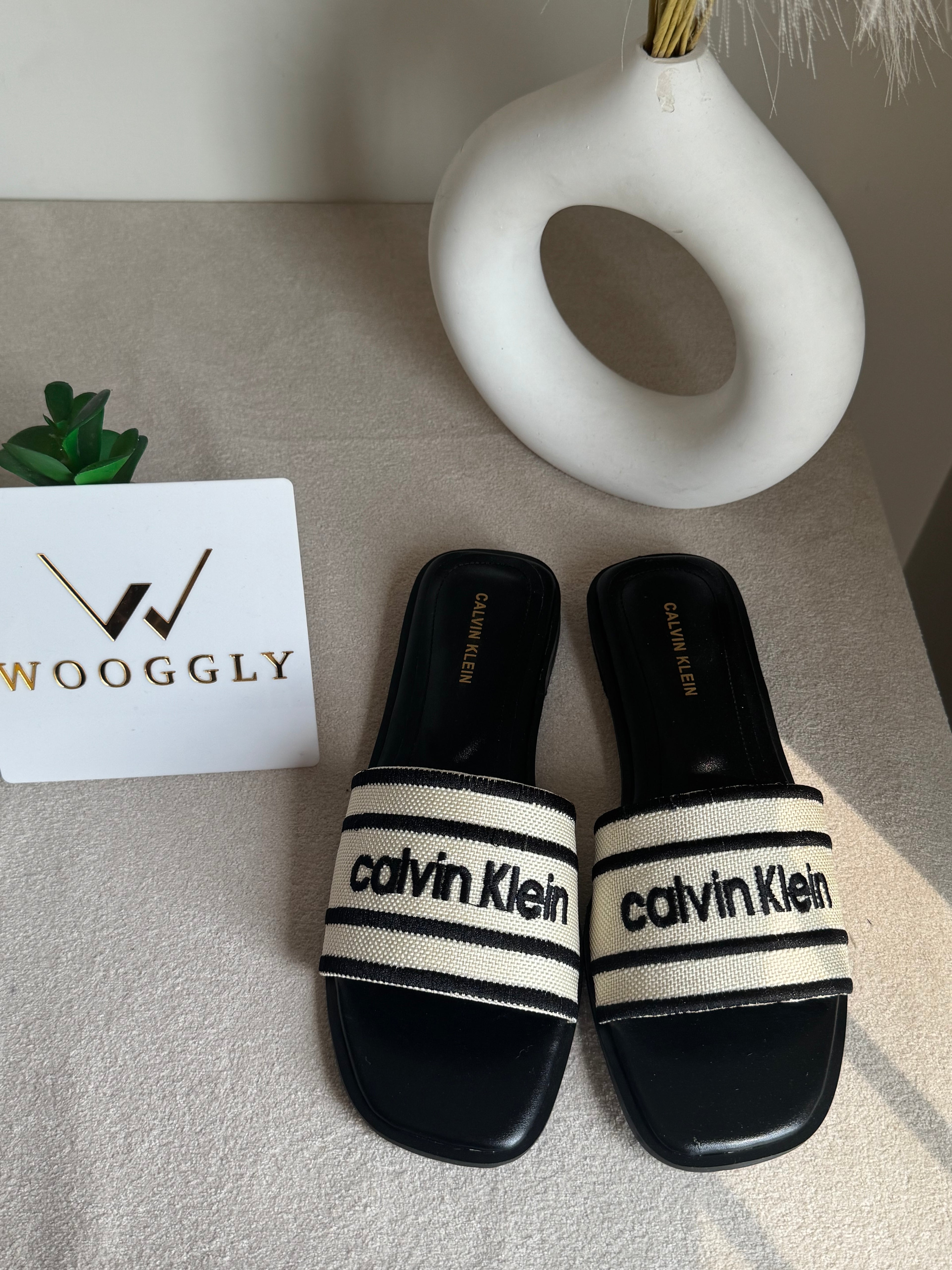 Chic CK Slides - Black & White