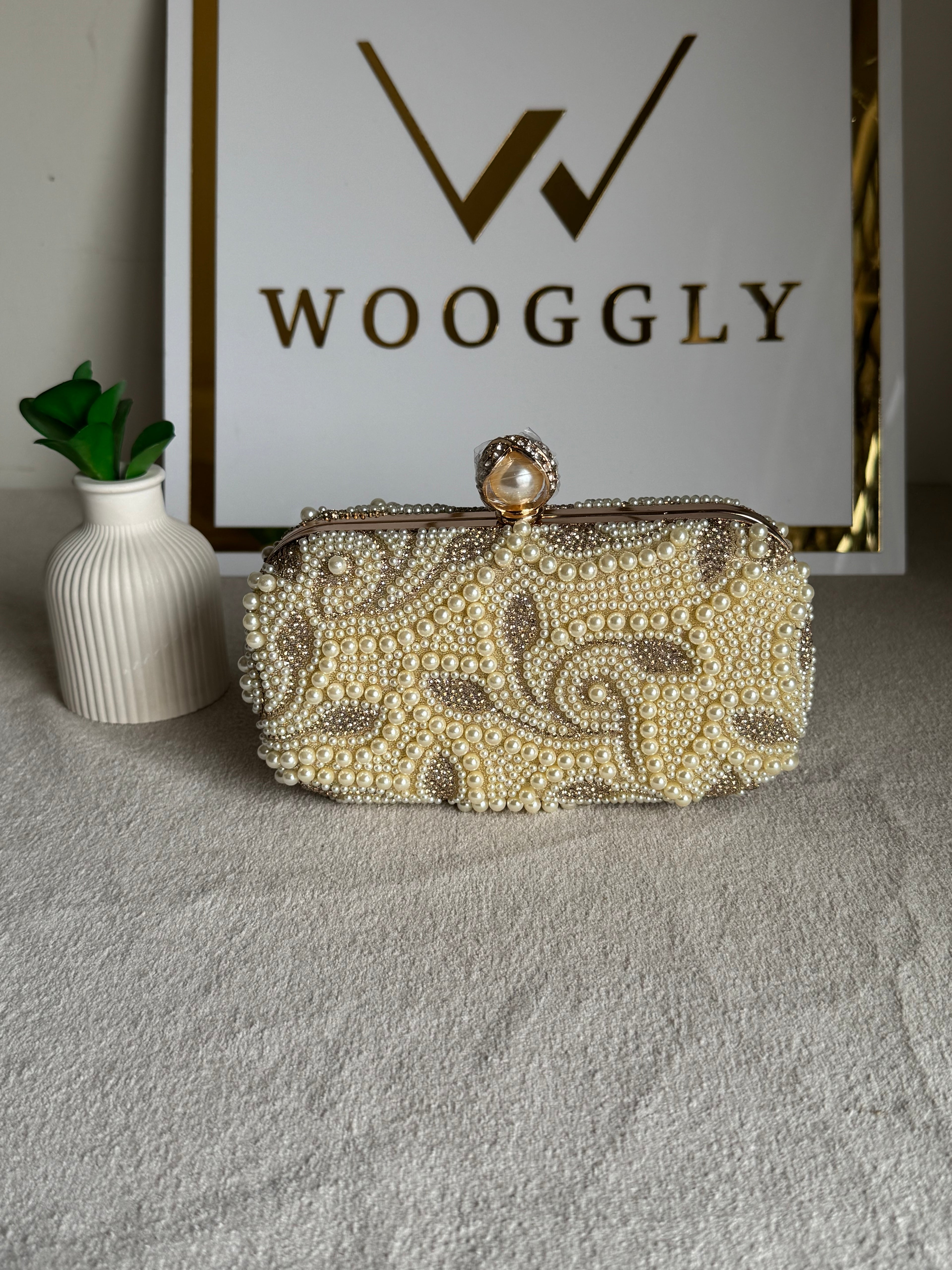Zarmina Pearl Clutch