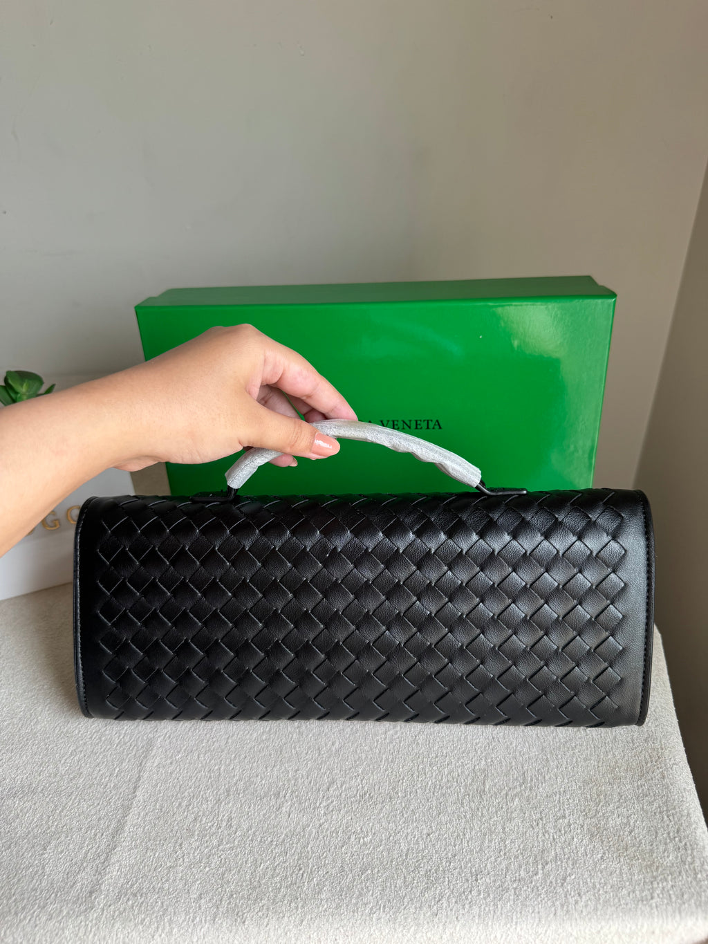 Premium Bottega Veneta Viral Bag with BOX Packing - Black