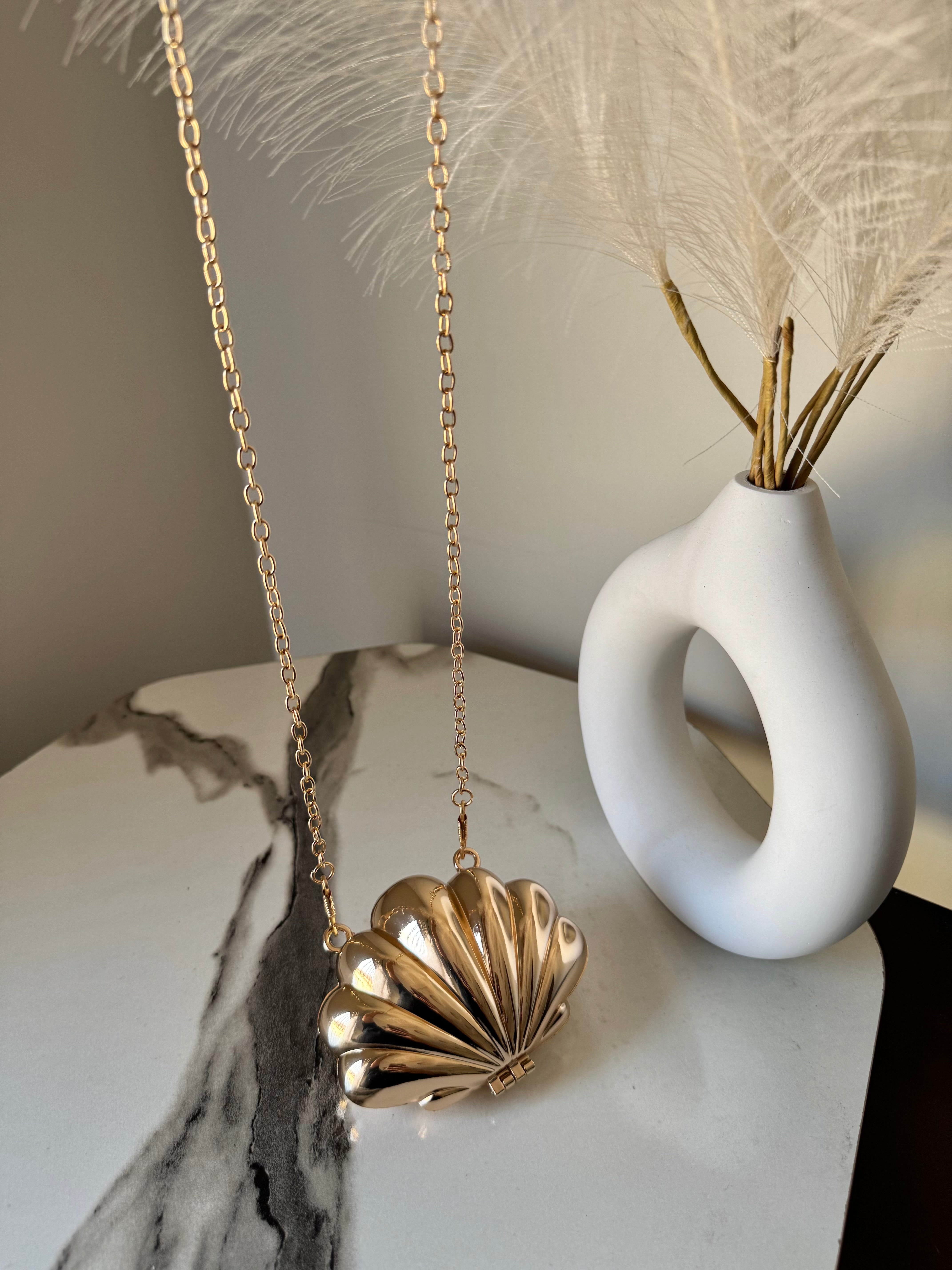 Seashell Metallic Clutch with Chain - Rose Gold