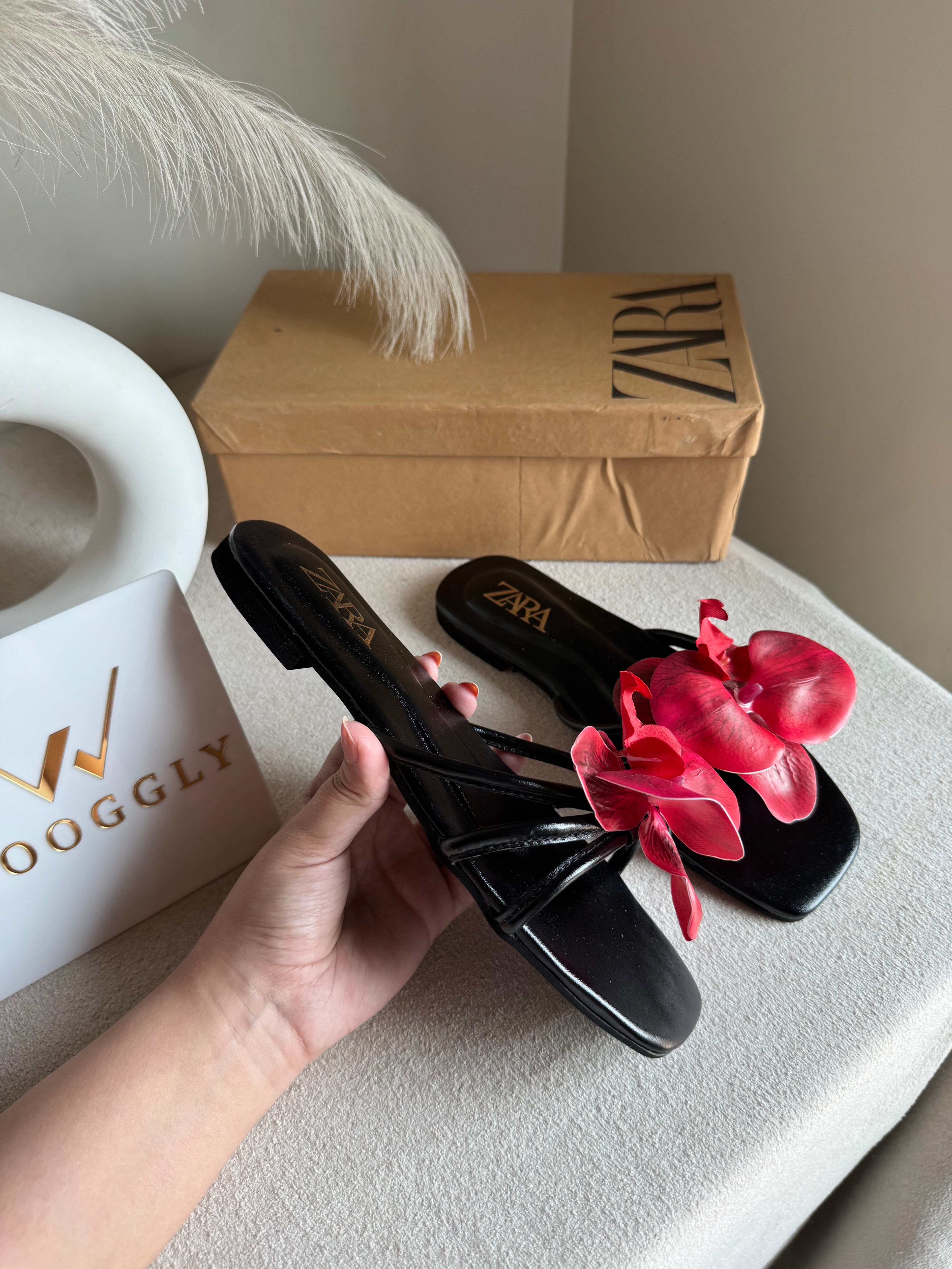 VIRAL FLOWER SLIDES - Black with Red Flower
