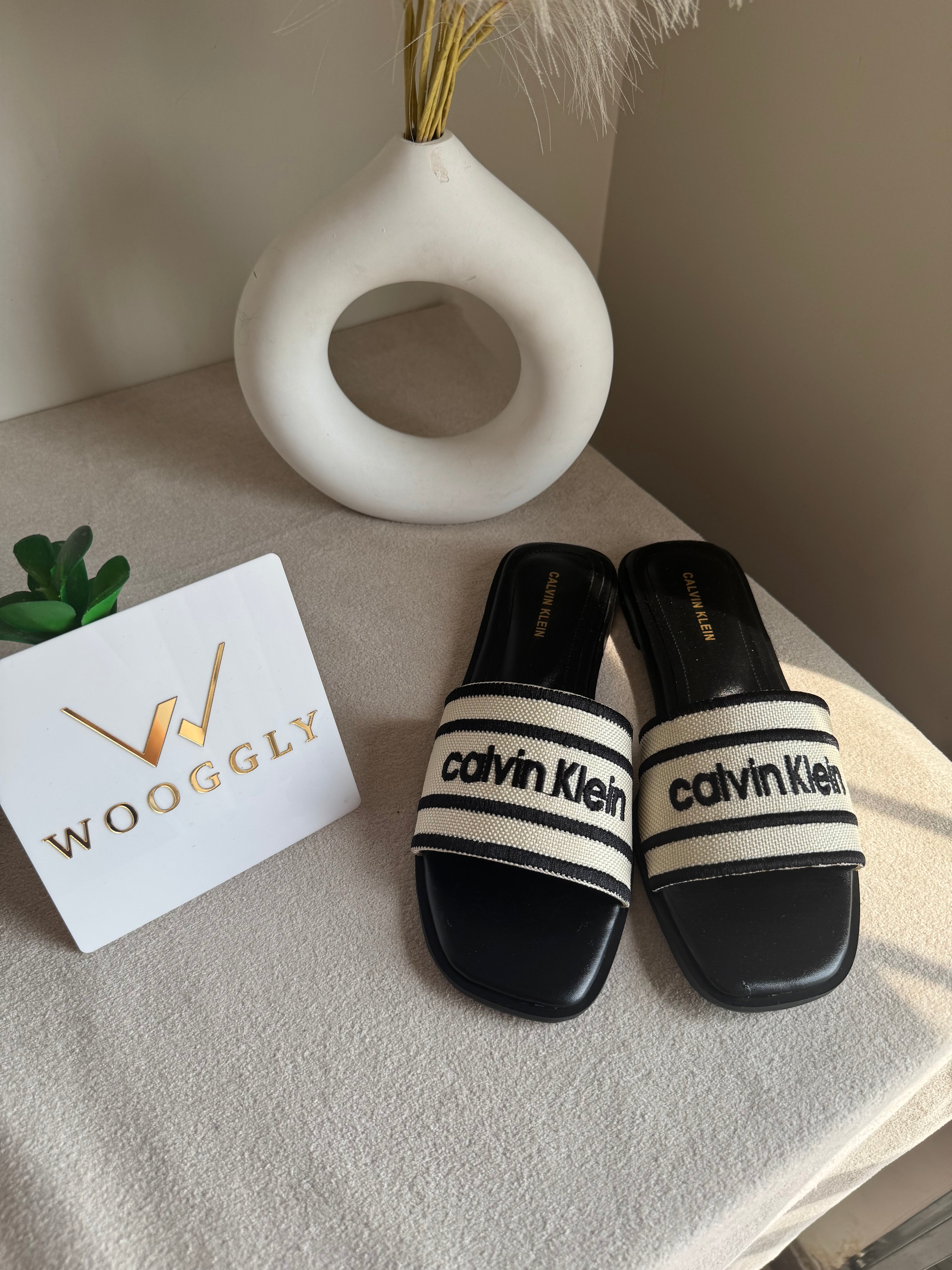 Chic CK Slides - Black & White