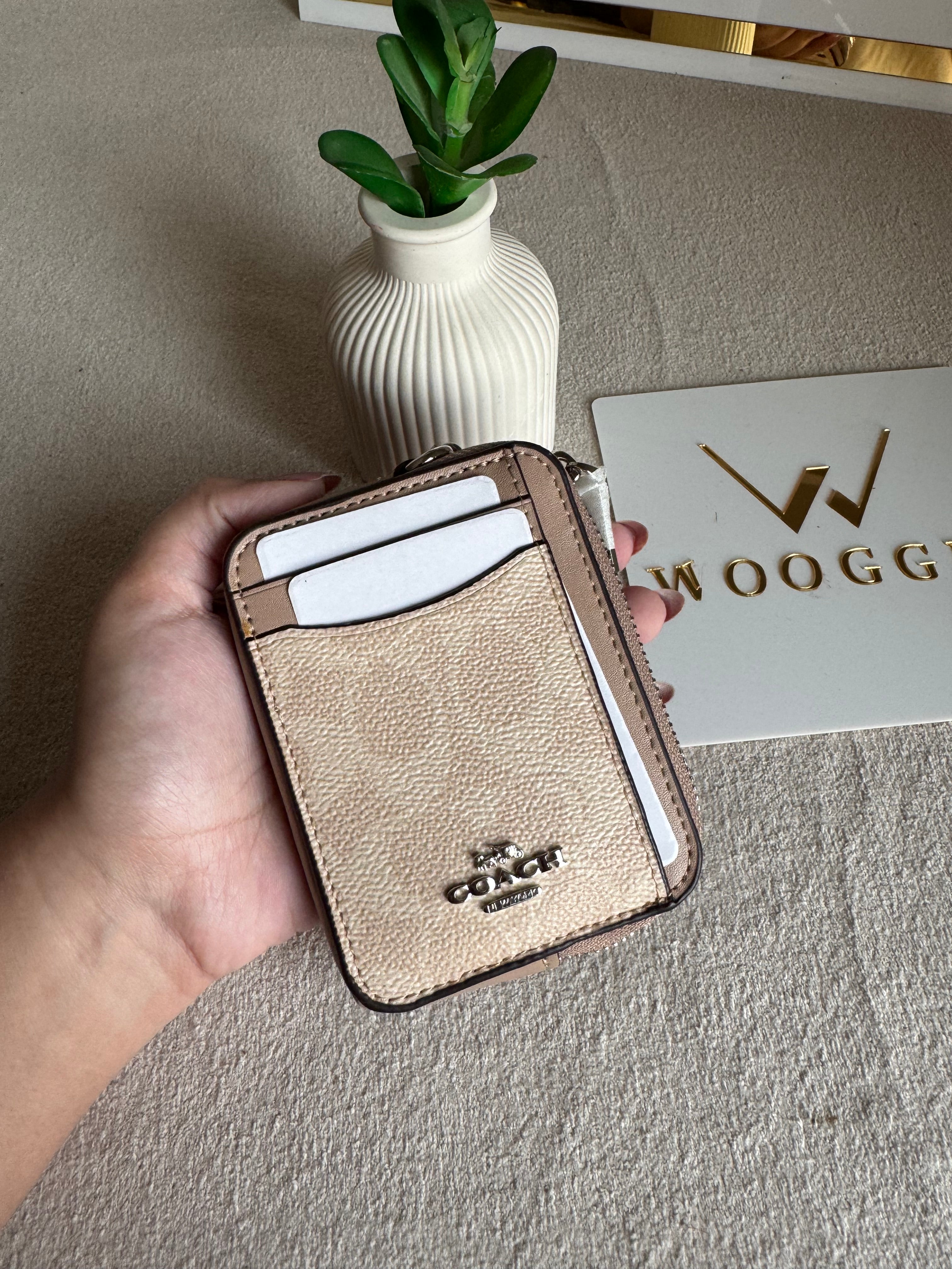 Coach Zip Card Case - Beige