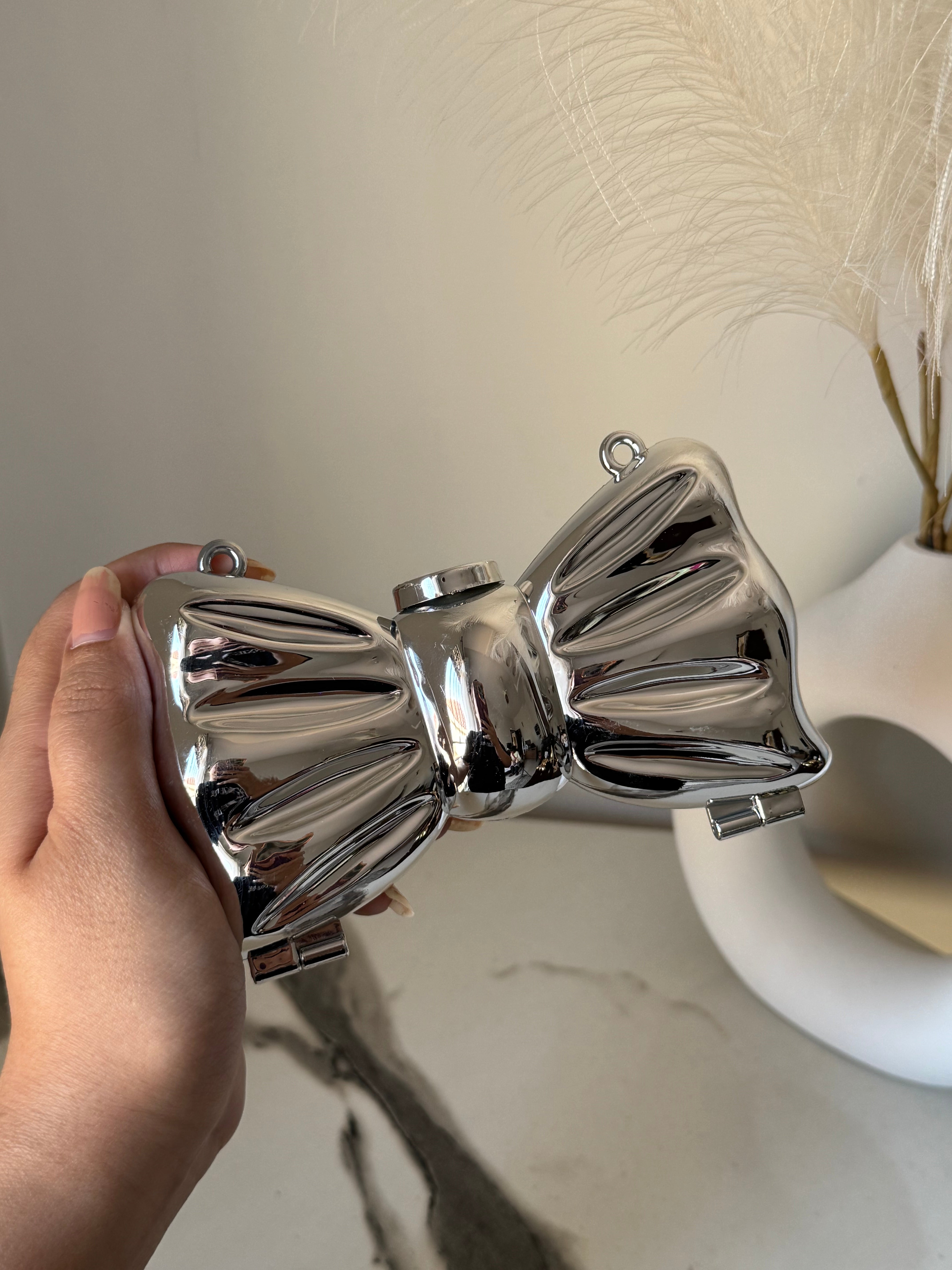 Bow Clutch - Silver with Chain