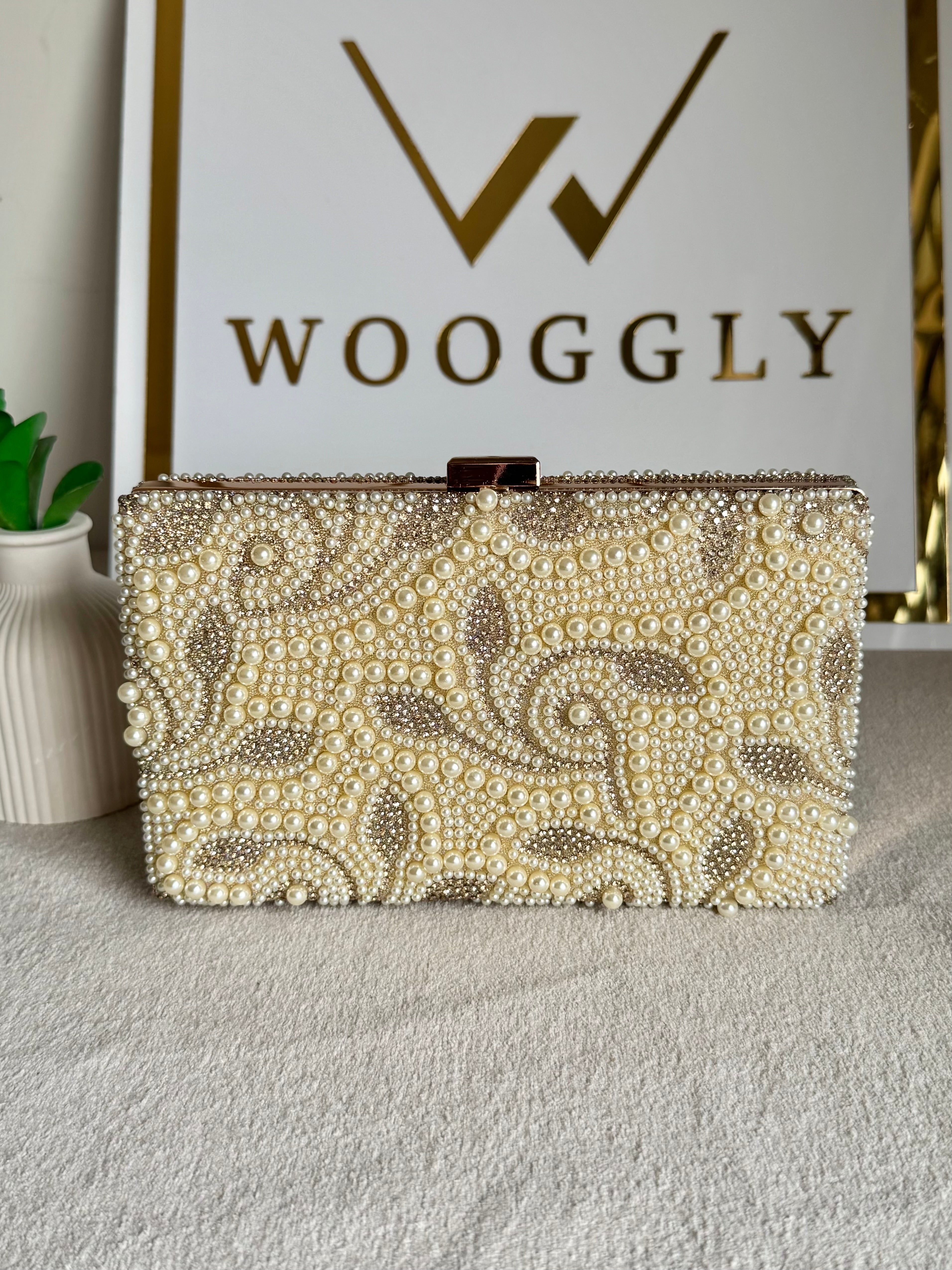 Slay Pearl Clutch