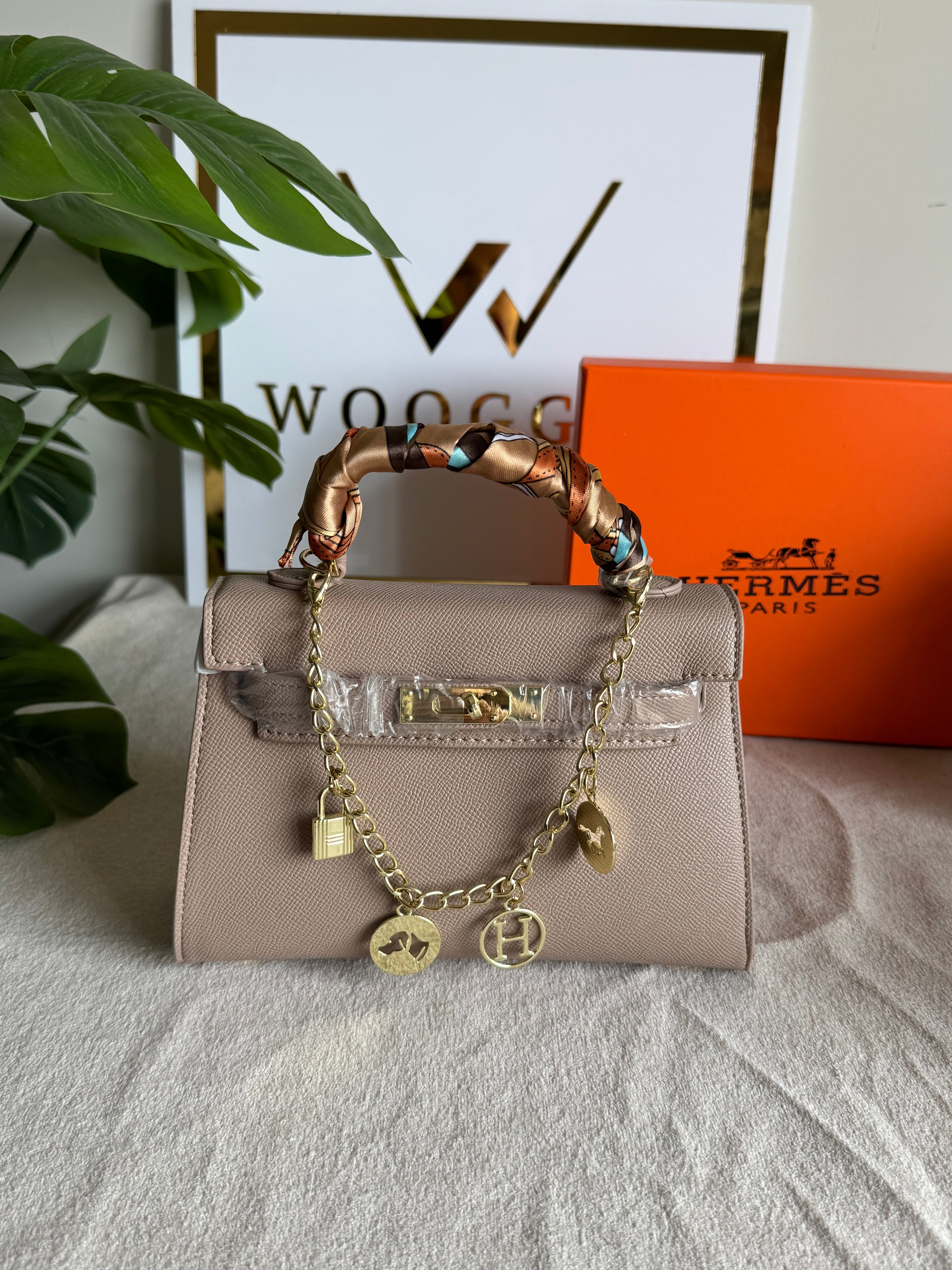 Hermes Kelly BOX PACKING with Chain and Silk Scarf (Beige)