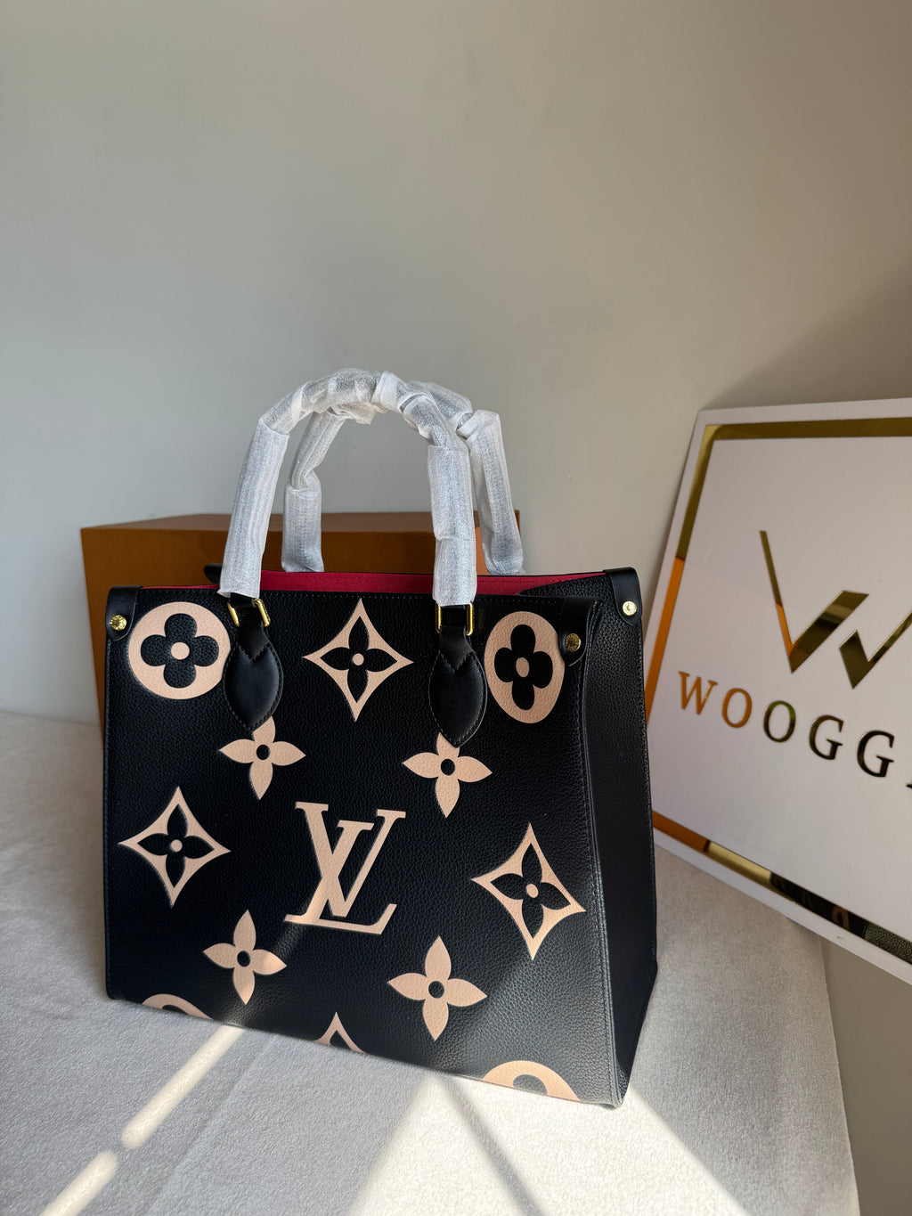 LV On The Go Tote Bag - Black with Beige (BOX PACKING)